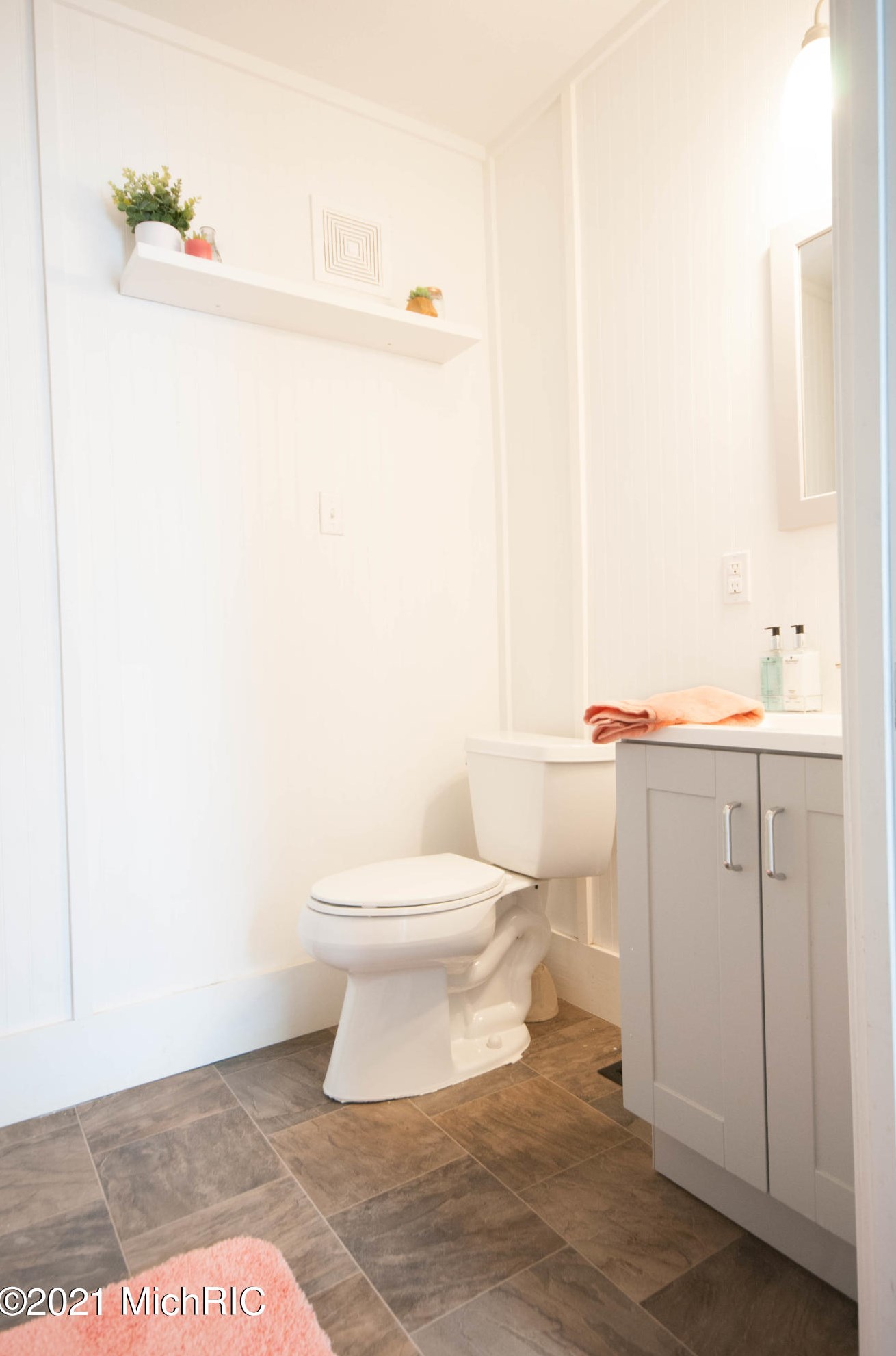 1017 Regent St, Niles MI 49120-2645 exterior