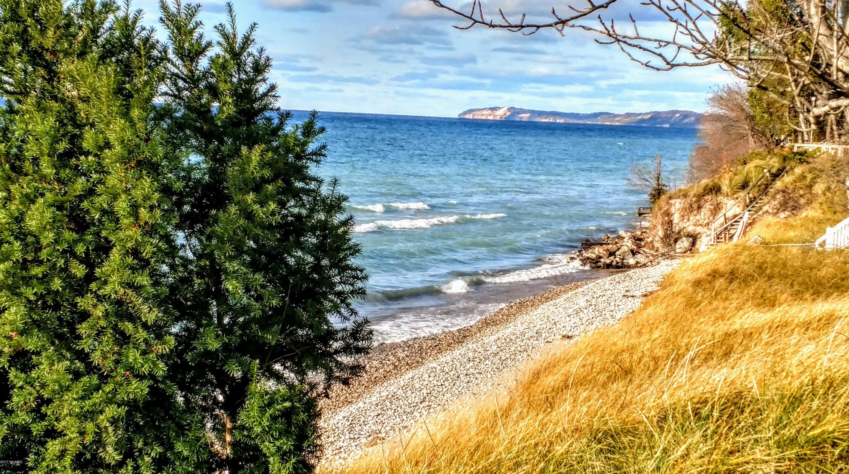 18760 Burnham Dr, Arcadia, MI 49613