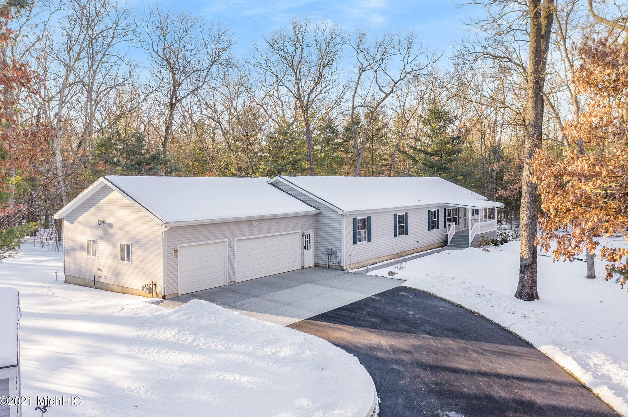 3060 44th St, Hamilton, MI 49419-9529