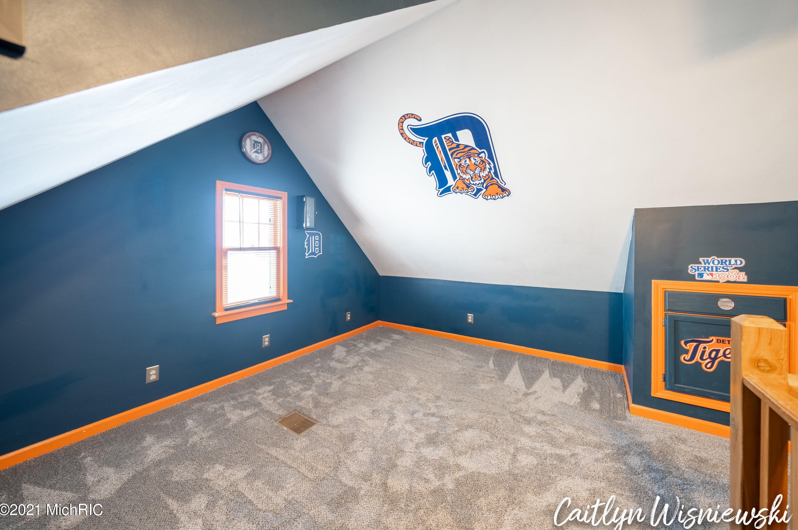 941 Northlawn St, Grand Rapids MI 49505-3717 exterior