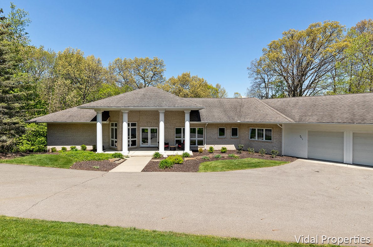 3611 Thornapple River Dr, Grand Rapids, MI 49546