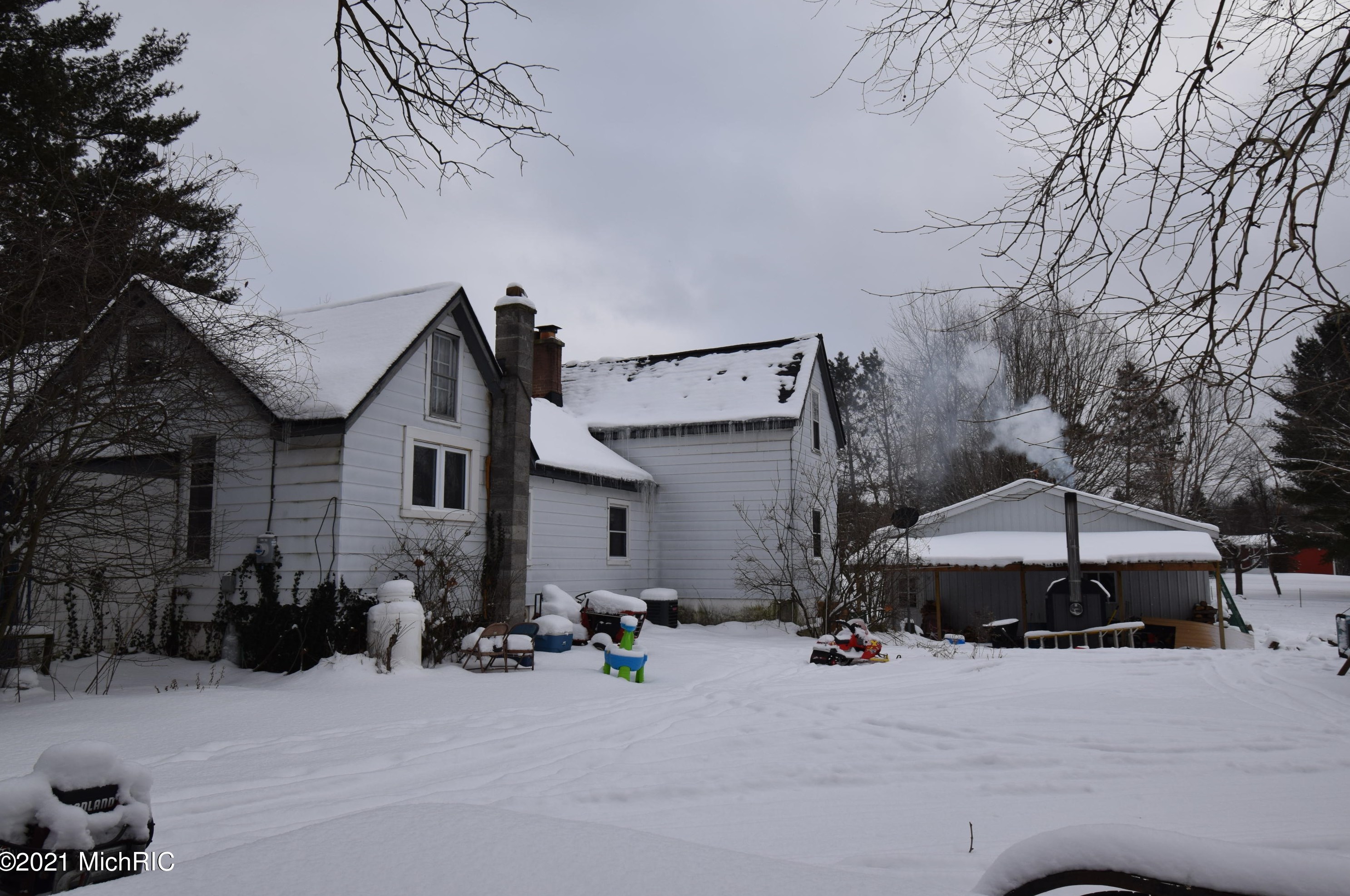 40118 35 1/2 St, Paw Paw, MI 49079-9540