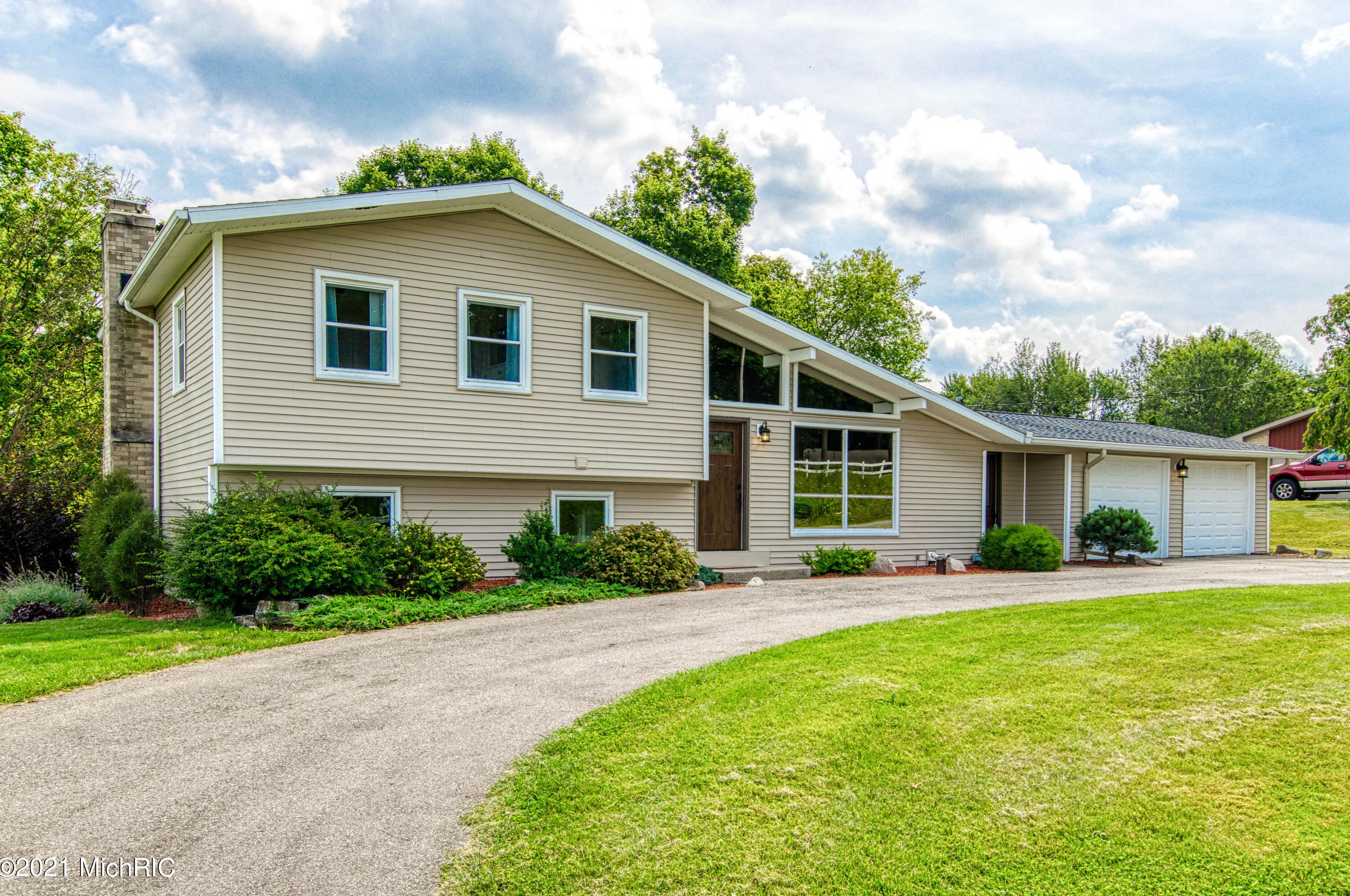 11350 Phelps Ave, Sparta, MI 49345-8701