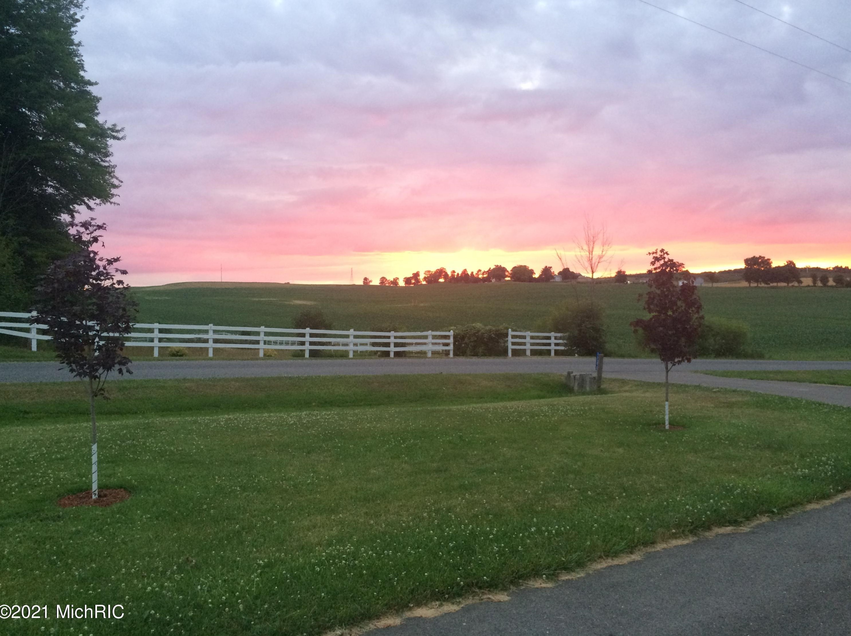 11350 Phelps Ave, Sparta MI 49345-9797 exterior