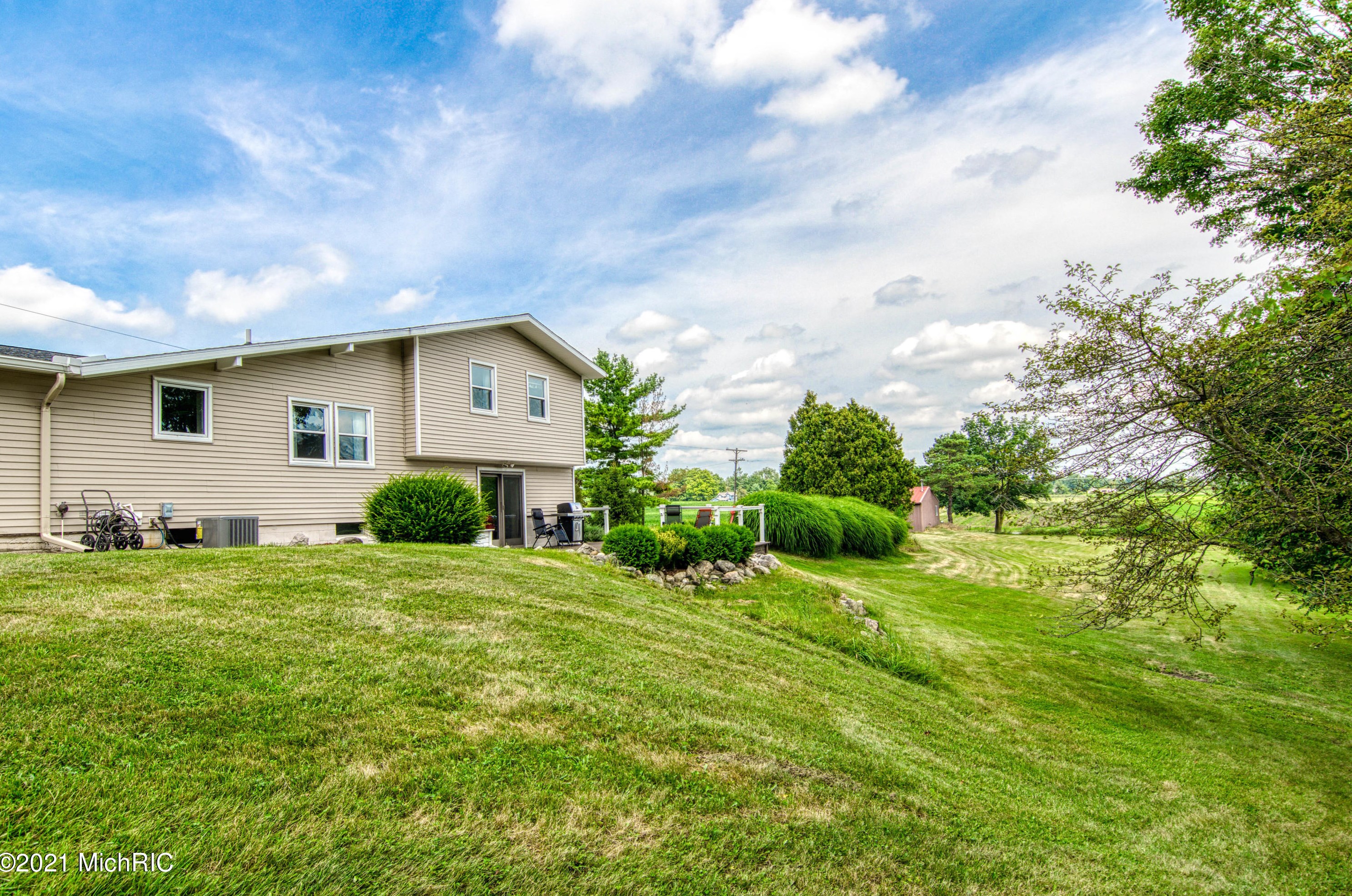 11350 Phelps Ave, Sparta MI 49345-9797 exterior