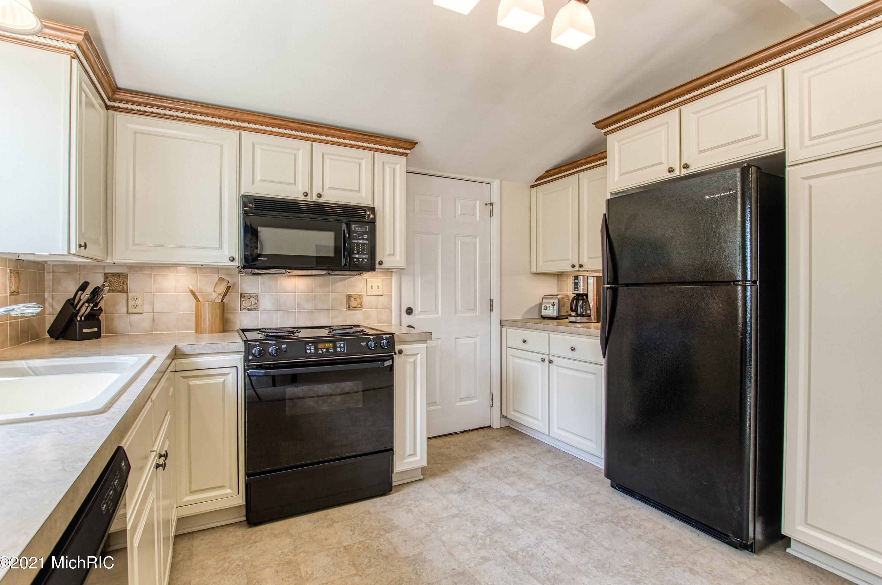 11350 Phelps Ave, Sparta MI 49345-9797 exterior