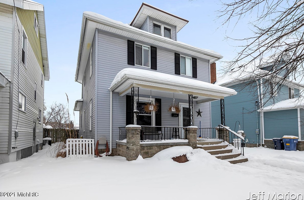 222 Valley Ave, Grand Rapids, MI 49504-5469