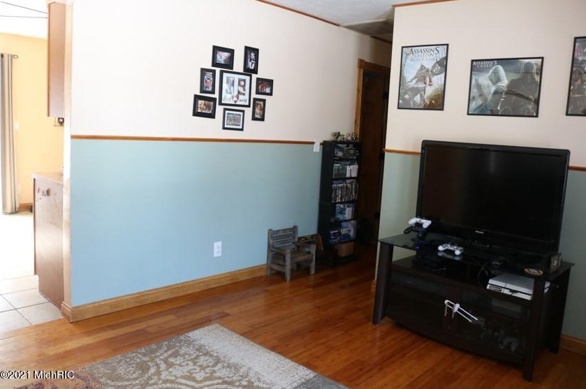 718 James St, Niles MI 49120-1129 exterior