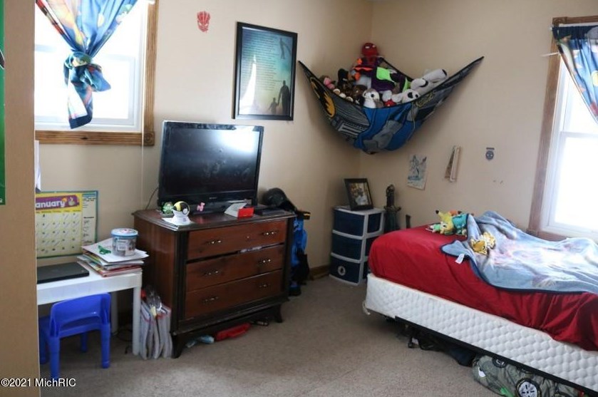 718 James St, Niles MI 49120-1129 exterior