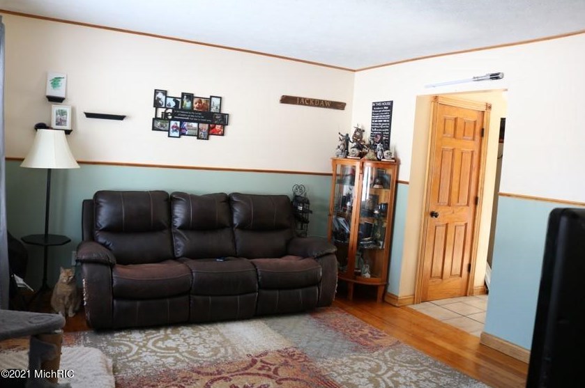 718 James St, Niles, MI 49120-1182