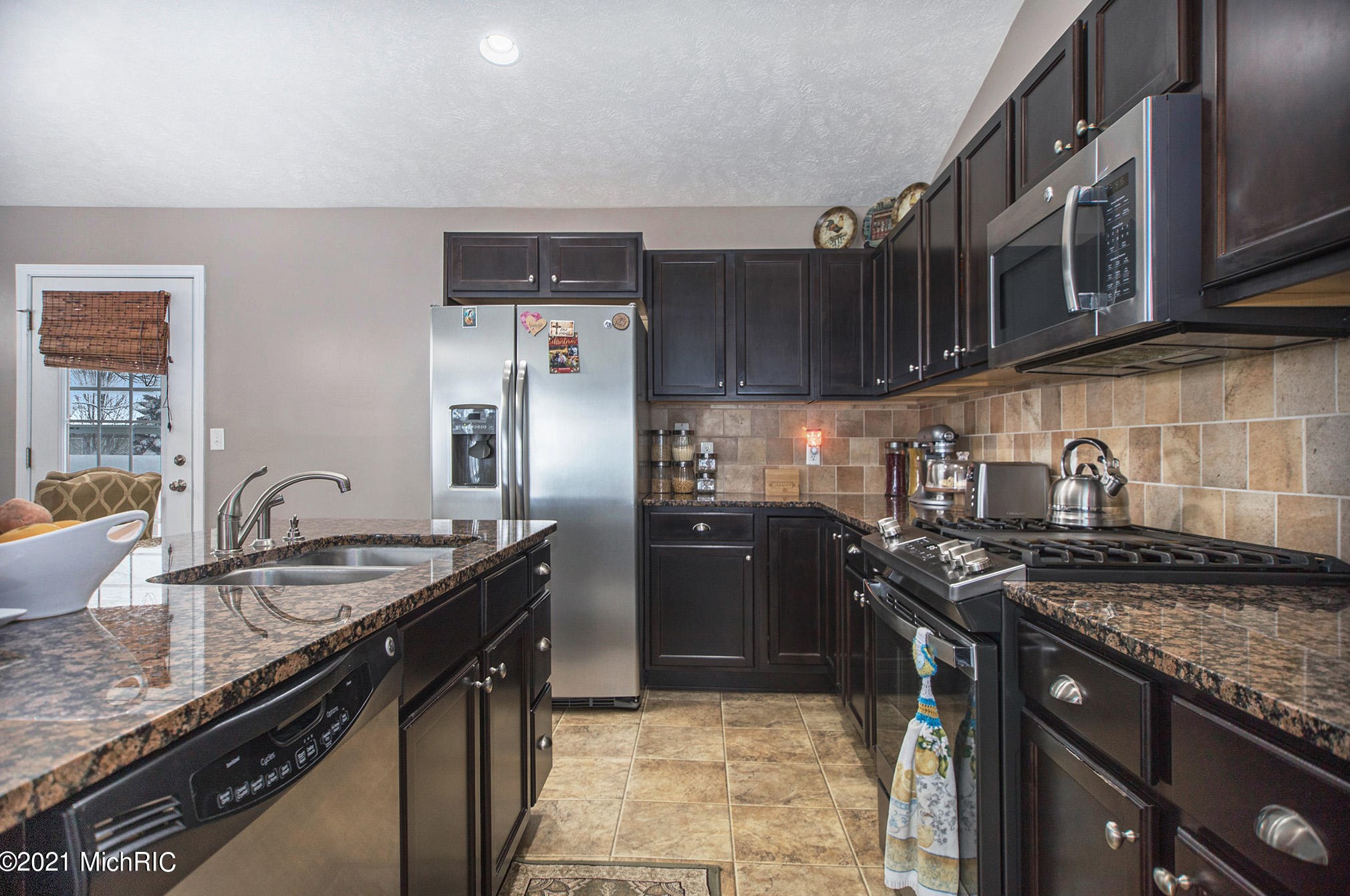 8448 Tucker Ct, Jenison, MI 49428-8678