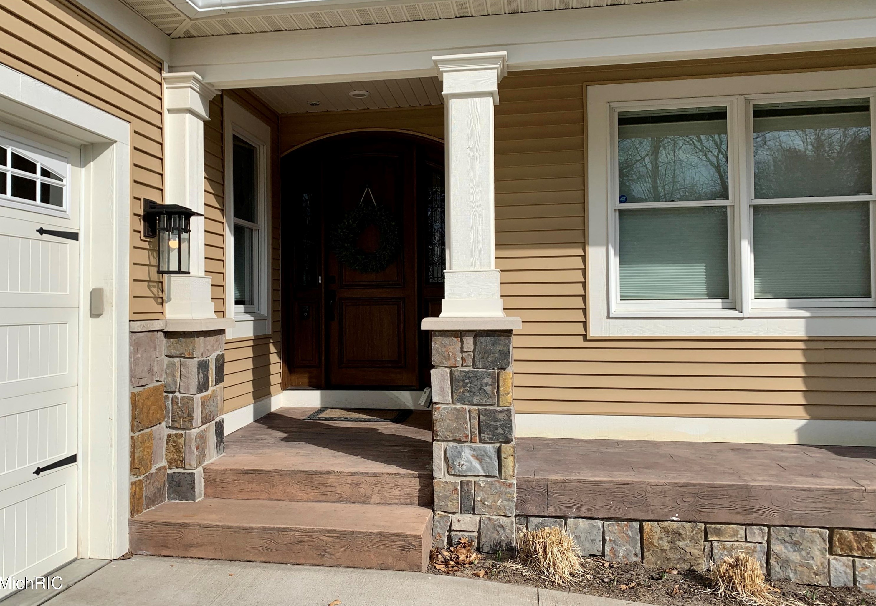 6609 Brookside Woods Ct, Ada, MI 49301-8219