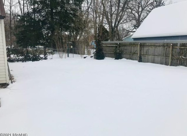 742 Maple St, Niles MI 49120-3256 exterior