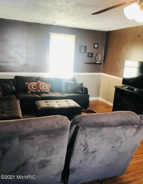 742 Maple St, Niles MI 49120-3256 exterior