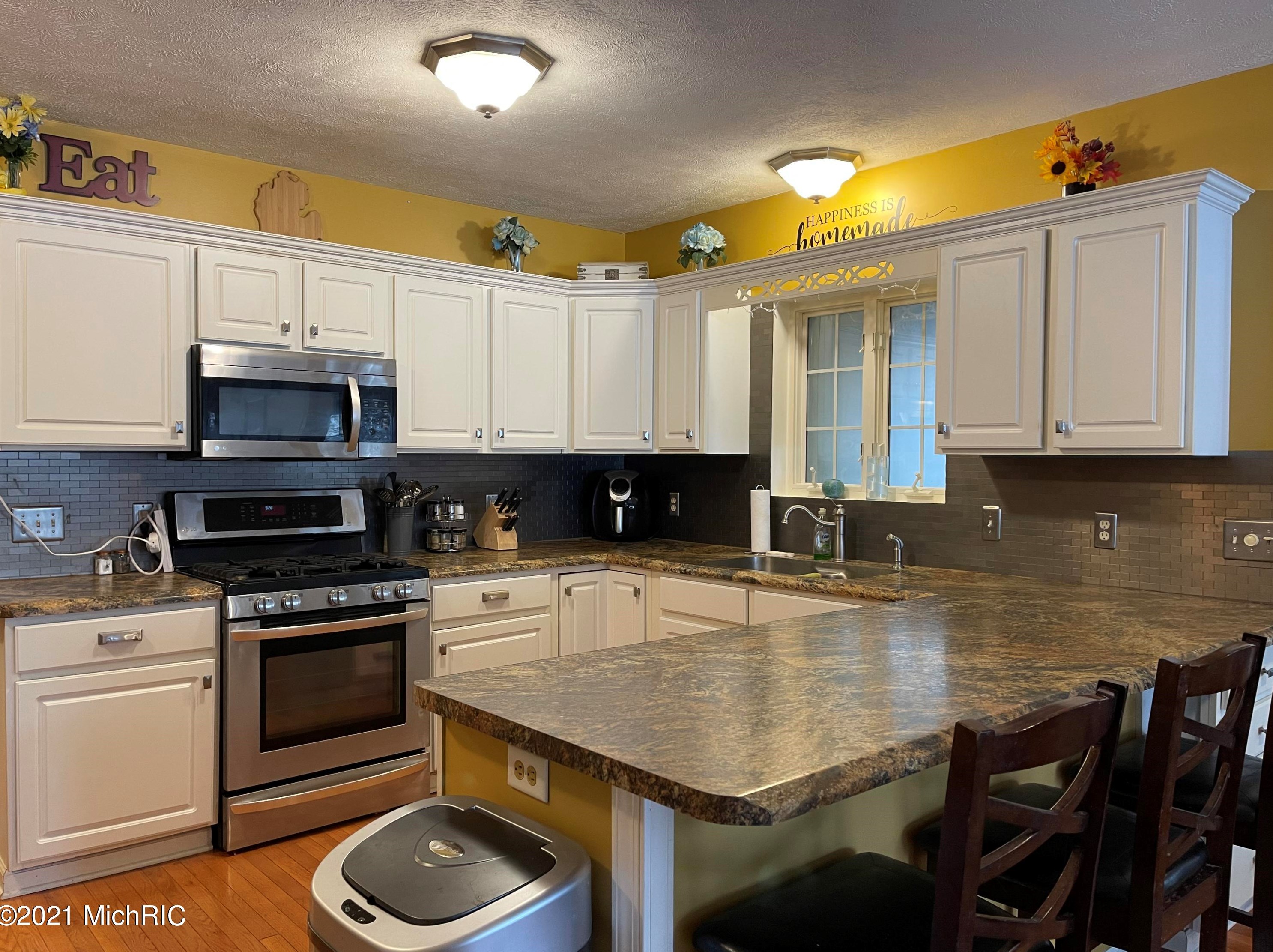 1501 Tupper Lake St, Lake Odessa, MI 48849