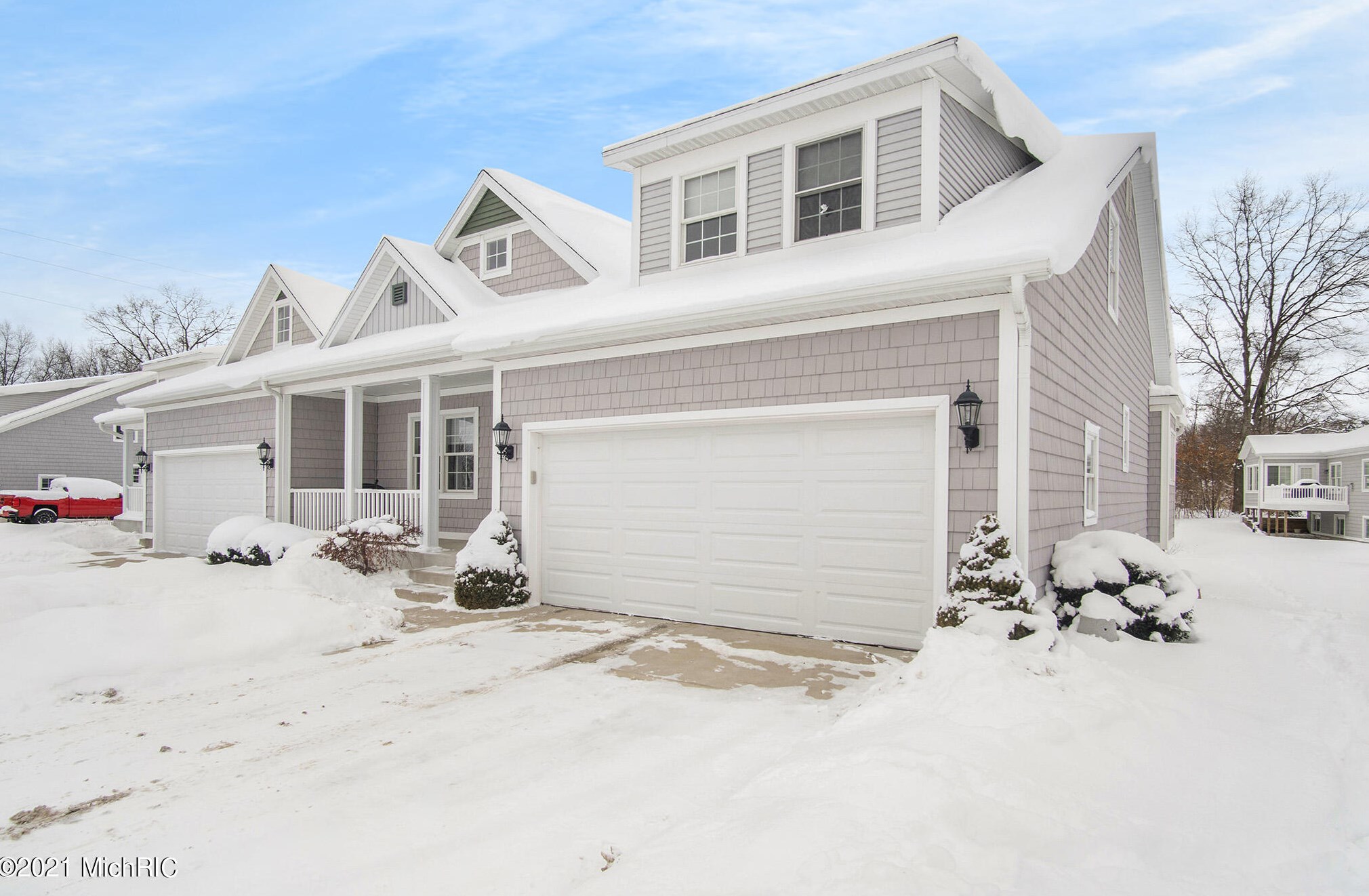 631 Parkview Ave, Spring Lake, MI 49456-1787