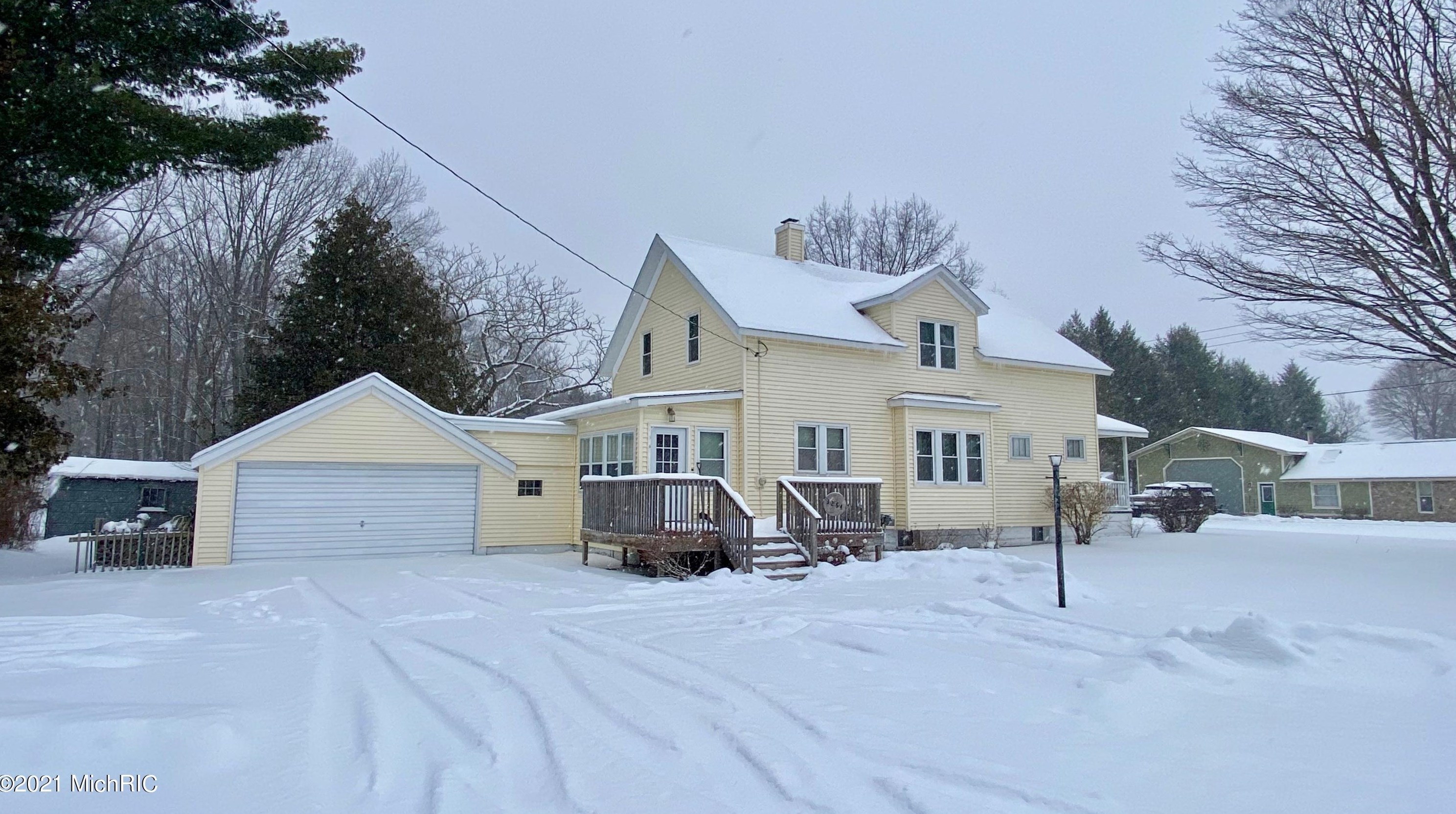 3284 Oak St, Arcadia, MI 49613