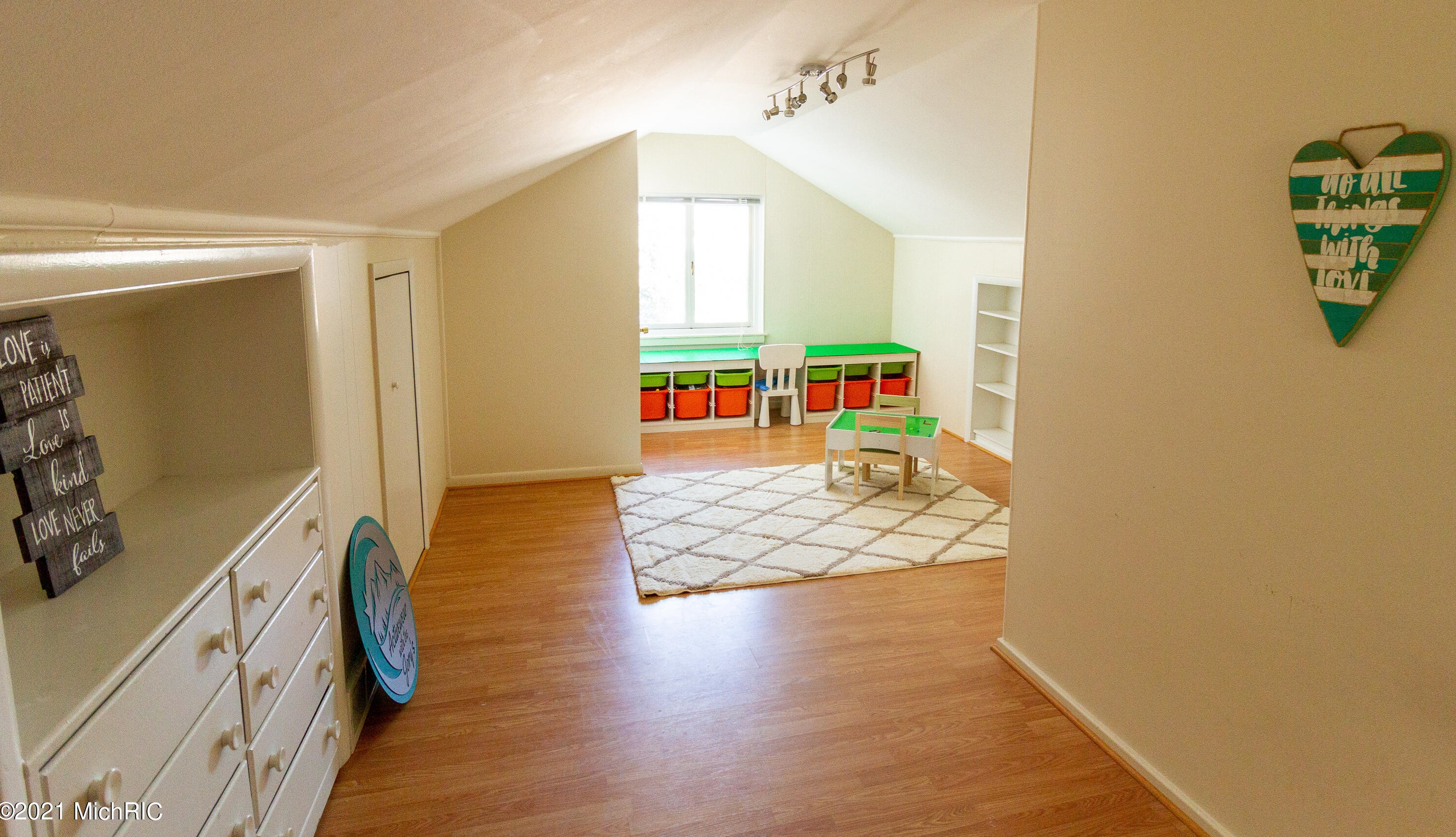 17558 Macarthur, Detroit MI 48240-1946 exterior