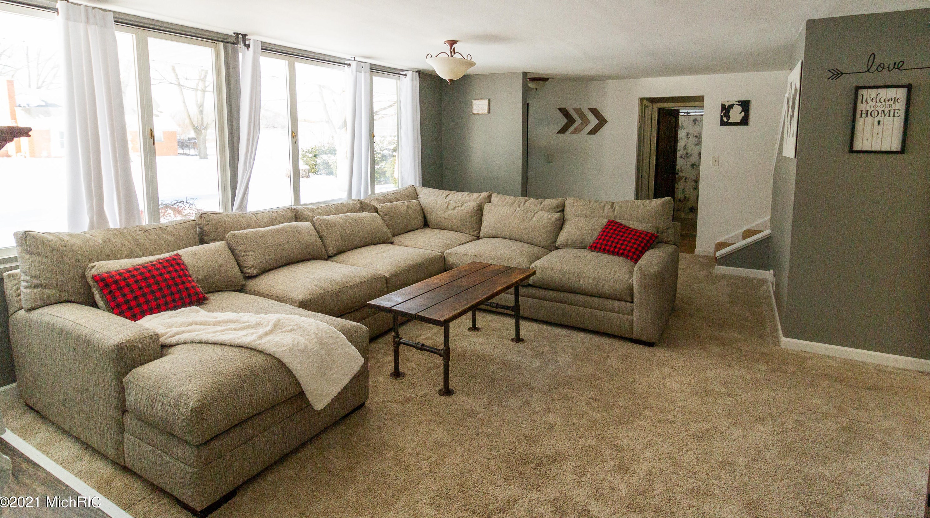 17558 Macarthur, Detroit MI 48240-1946 exterior