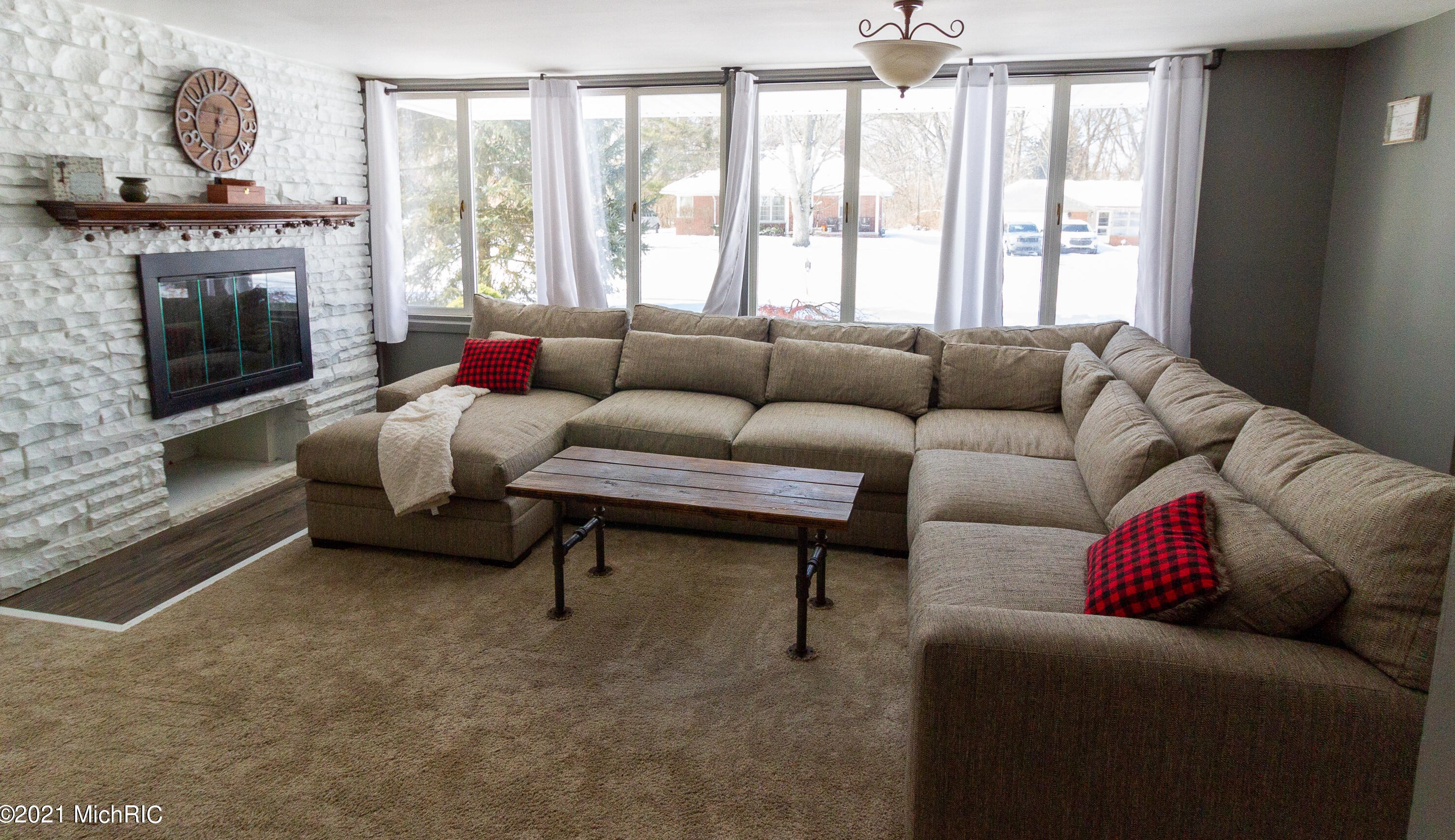 17558 Macarthur, Detroit MI 48240-1946 exterior