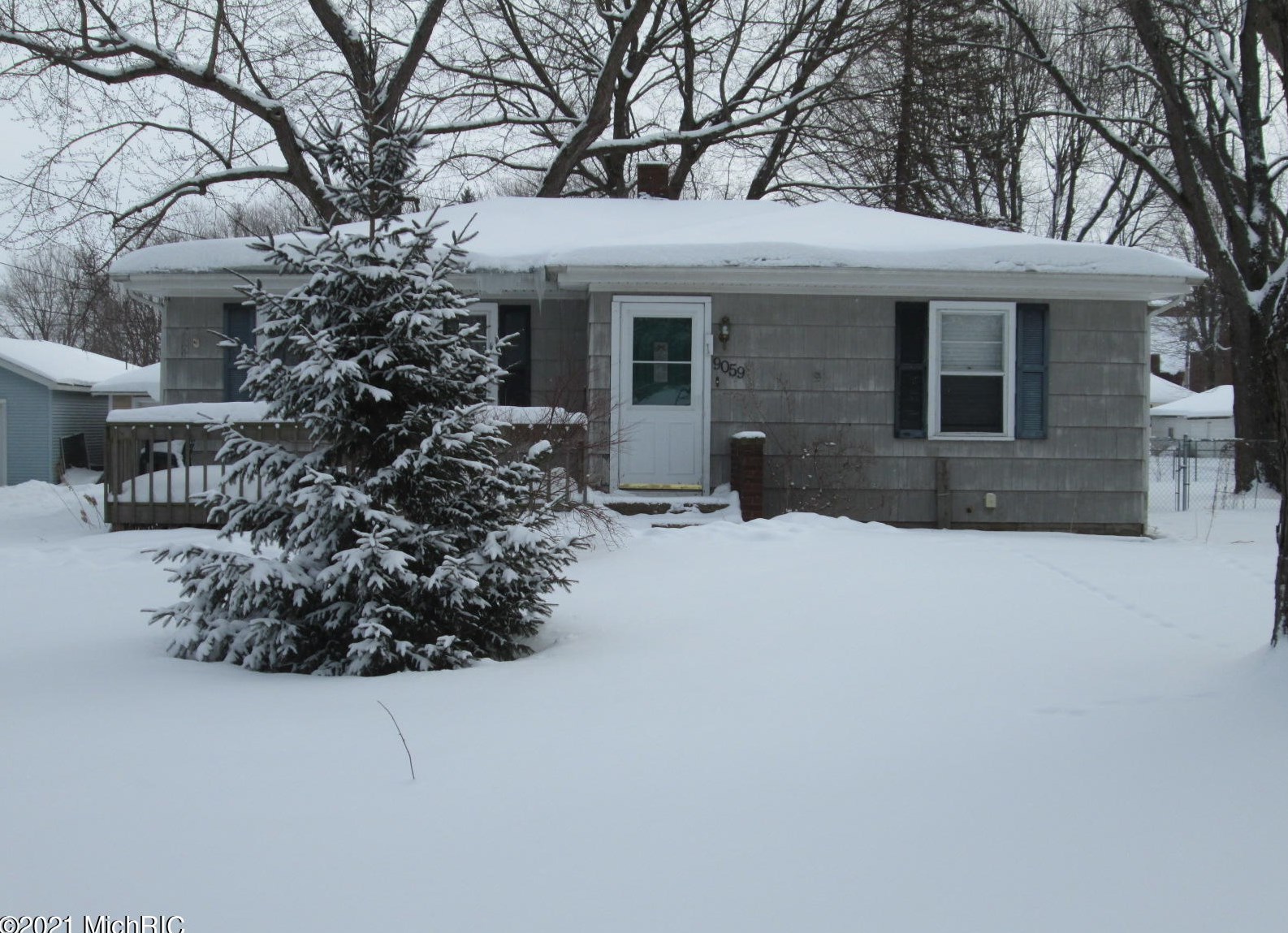 9059 5th St, Baroda, MI 49101-9798