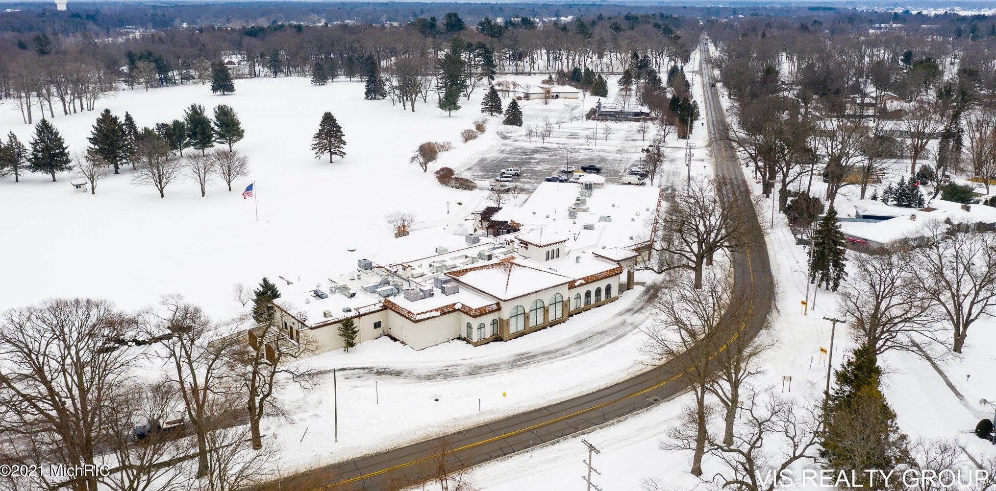 17525 Fruitport Rd, Spring Lake MI 49456-1879 exterior