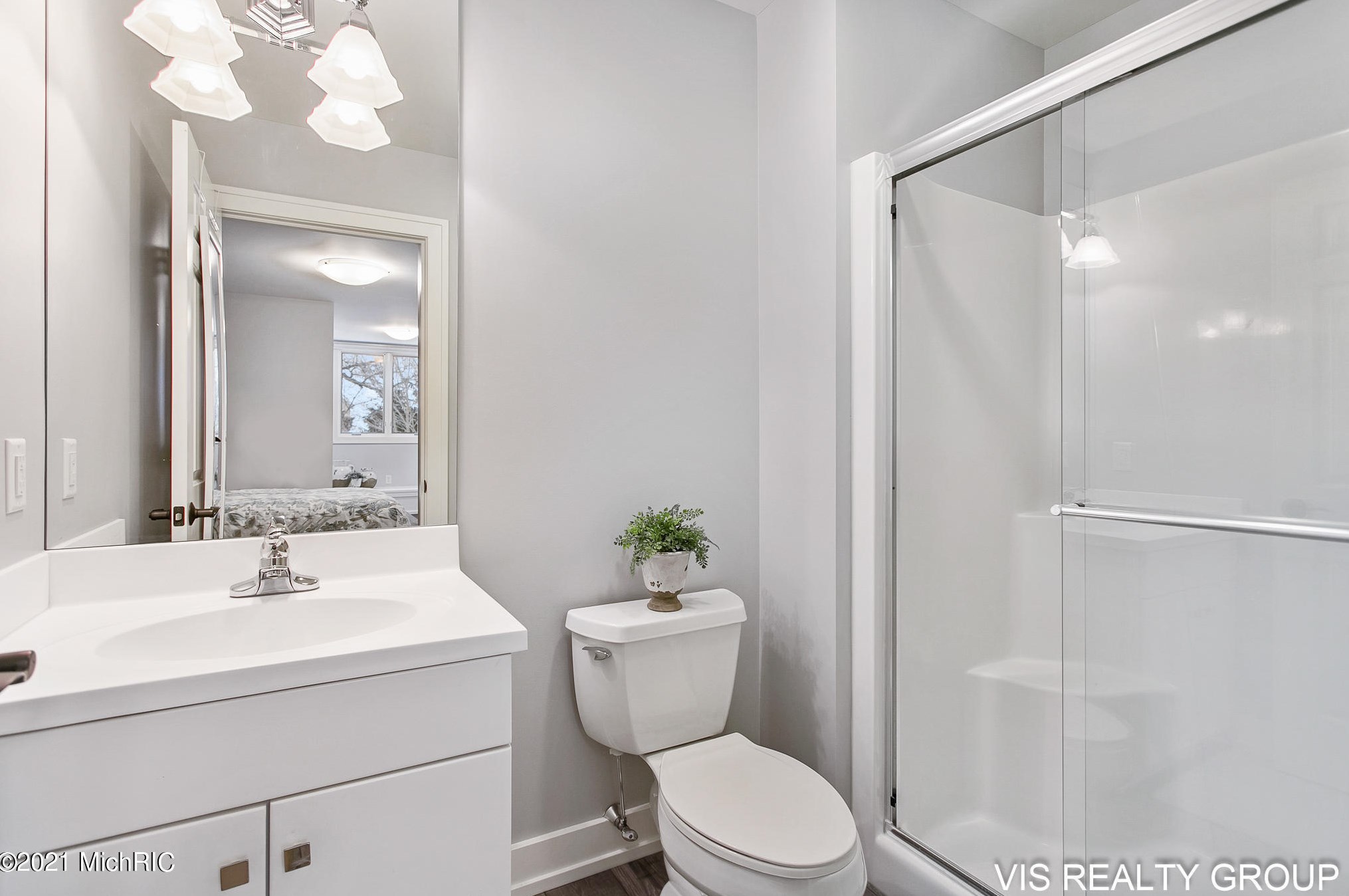 17525 Fruitport Rd, Spring Lake MI 49456-1879 exterior