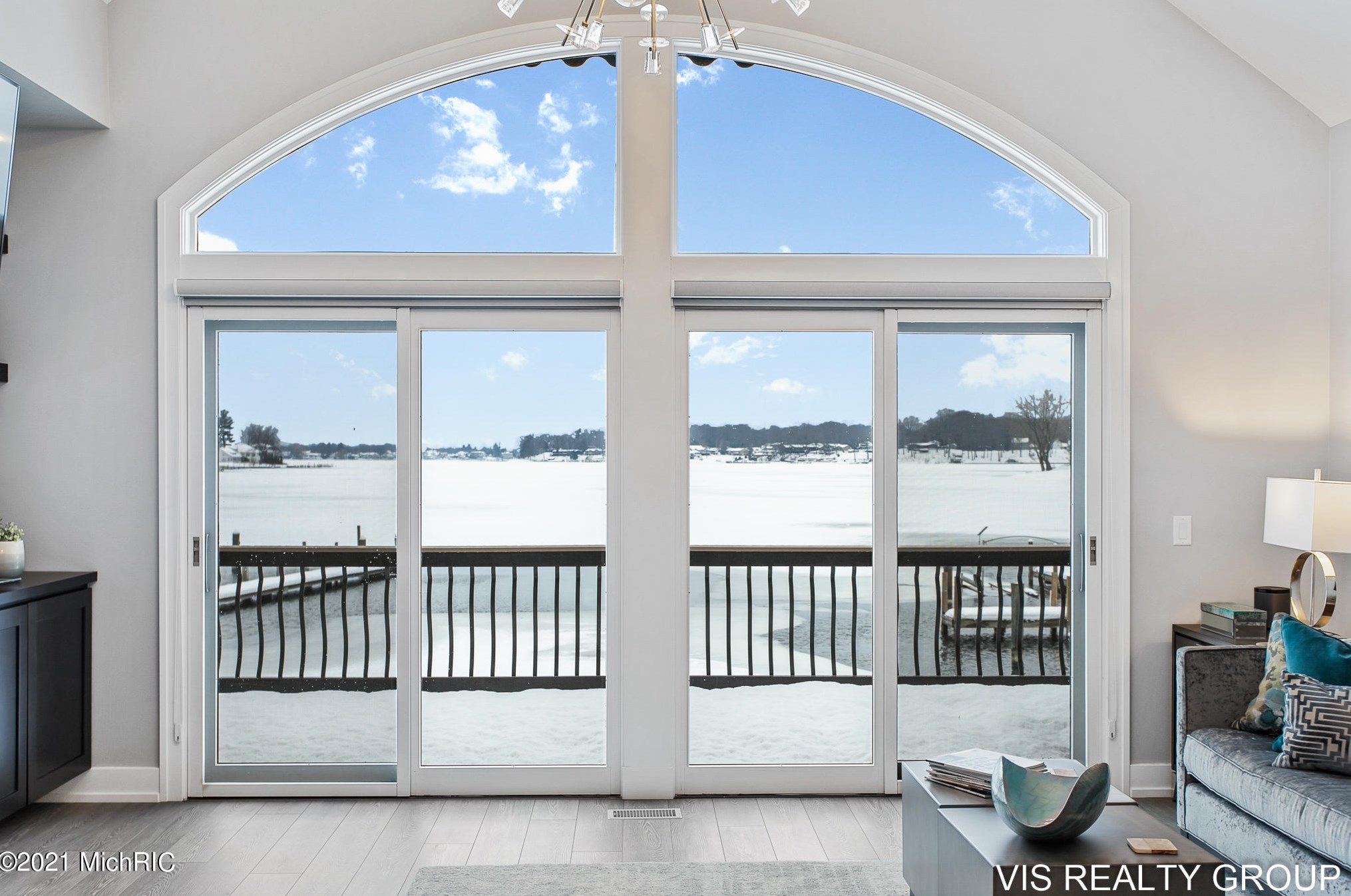 17525 Fruitport Rd, Spring Lake MI 49456-1879 exterior