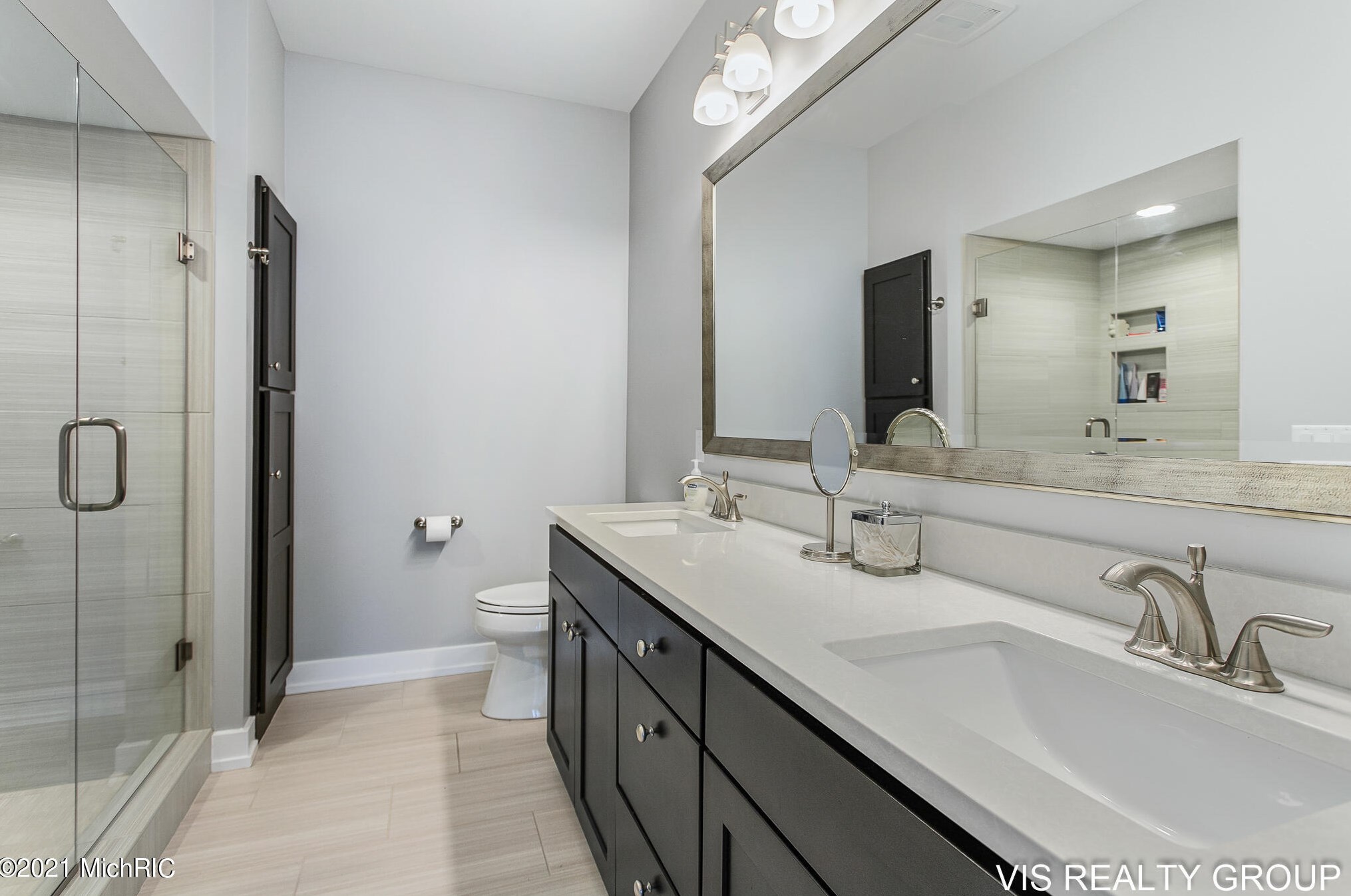 17525 Fruitport Rd, Spring Lake MI 49456-1879 exterior