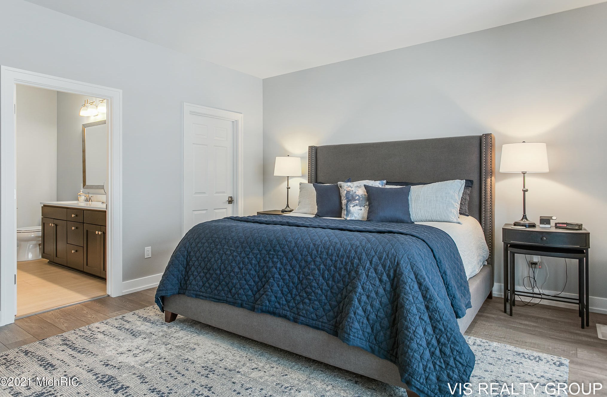 17525 Fruitport Rd, Spring Lake MI 49456-1879 exterior