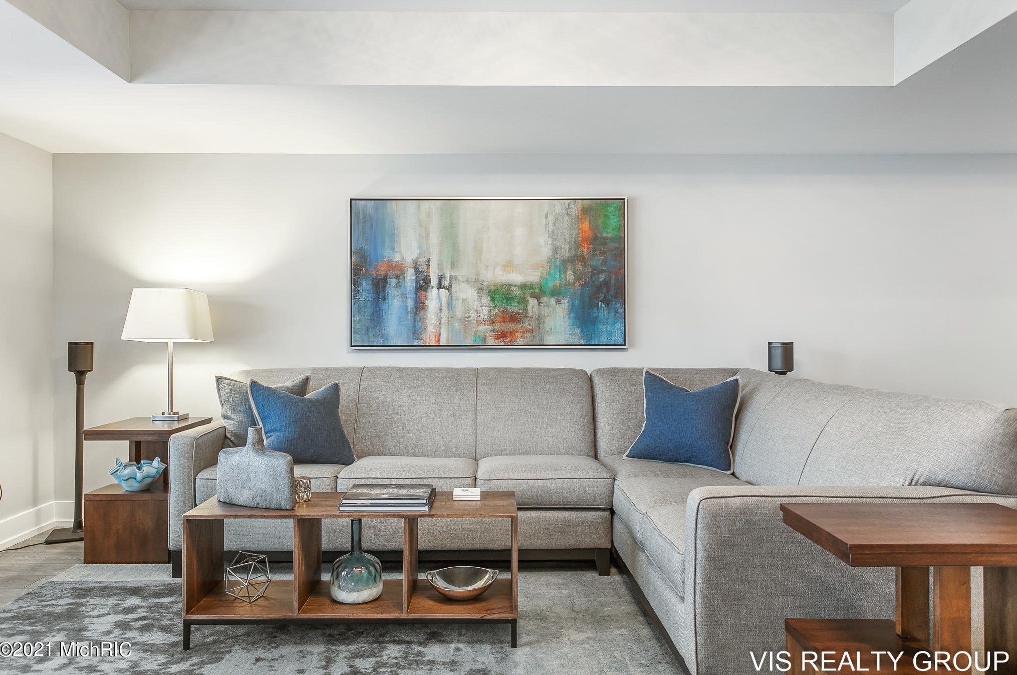 17525 Fruitport Rd, Spring Lake MI 49456-1879 exterior