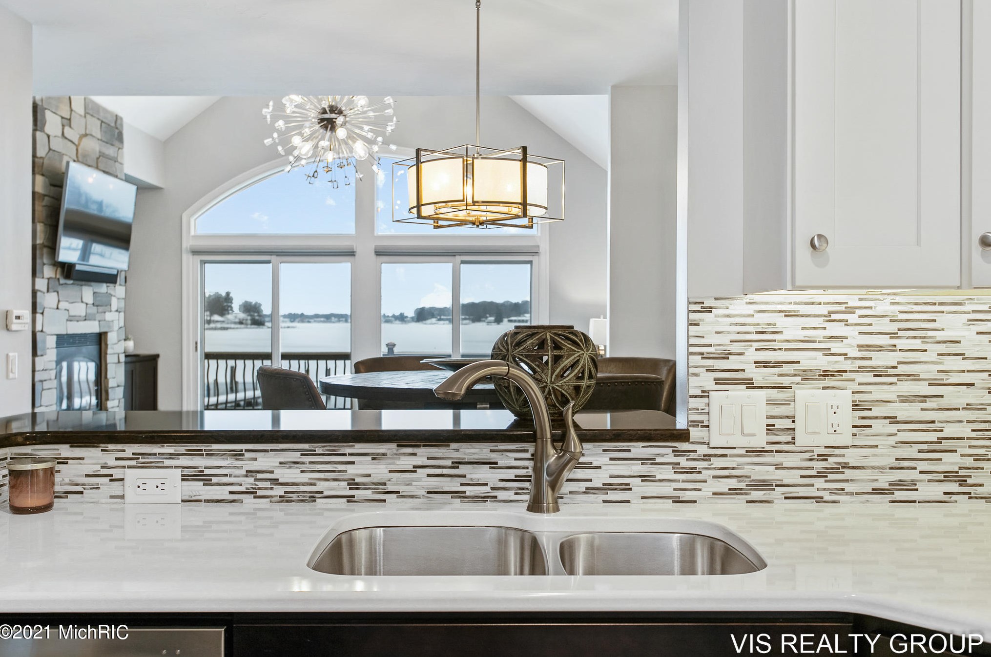 17525 Fruitport Rd, Spring Lake MI 49456-1879 exterior