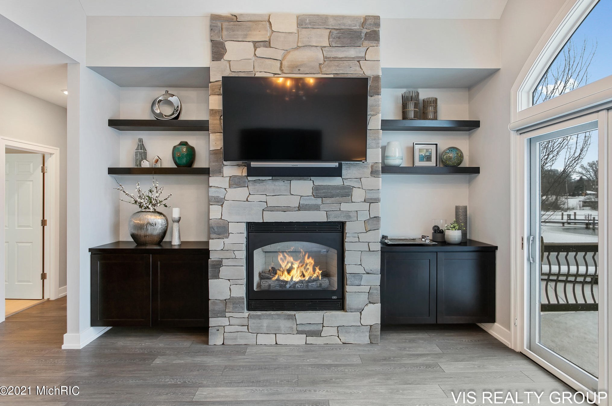 17525 Fruitport Rd, Spring Lake MI 49456-1879 exterior