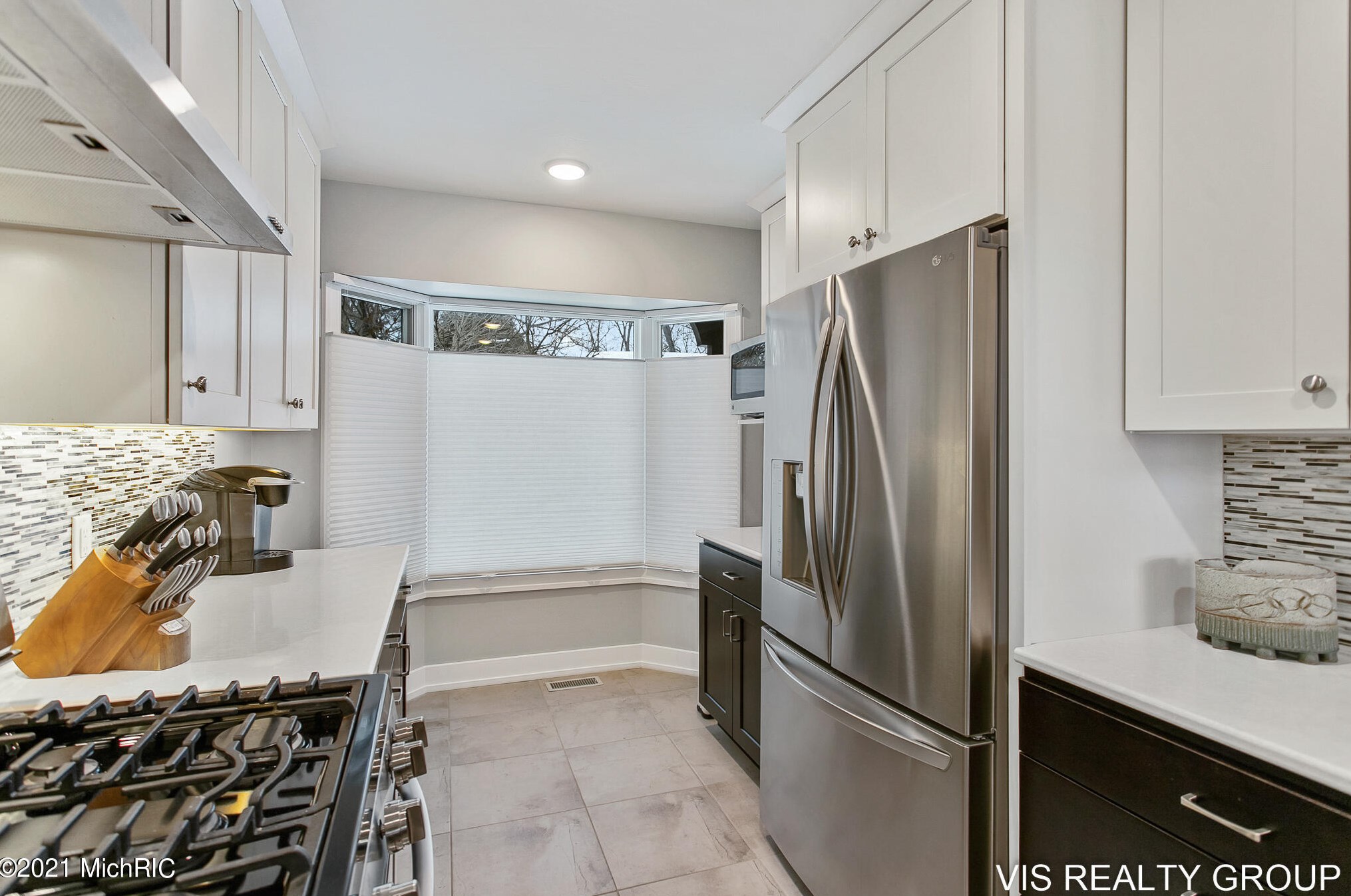 17525 Fruitport Rd, Spring Lake MI 49456-1879 exterior