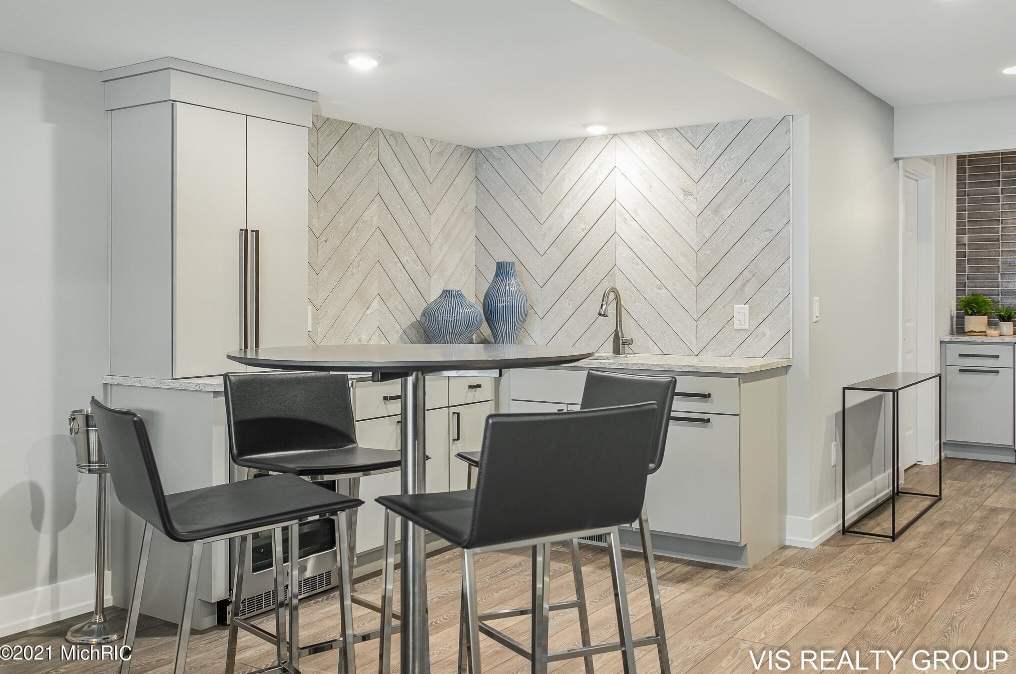 17525 Fruitport Rd, Spring Lake MI 49456-1879 exterior