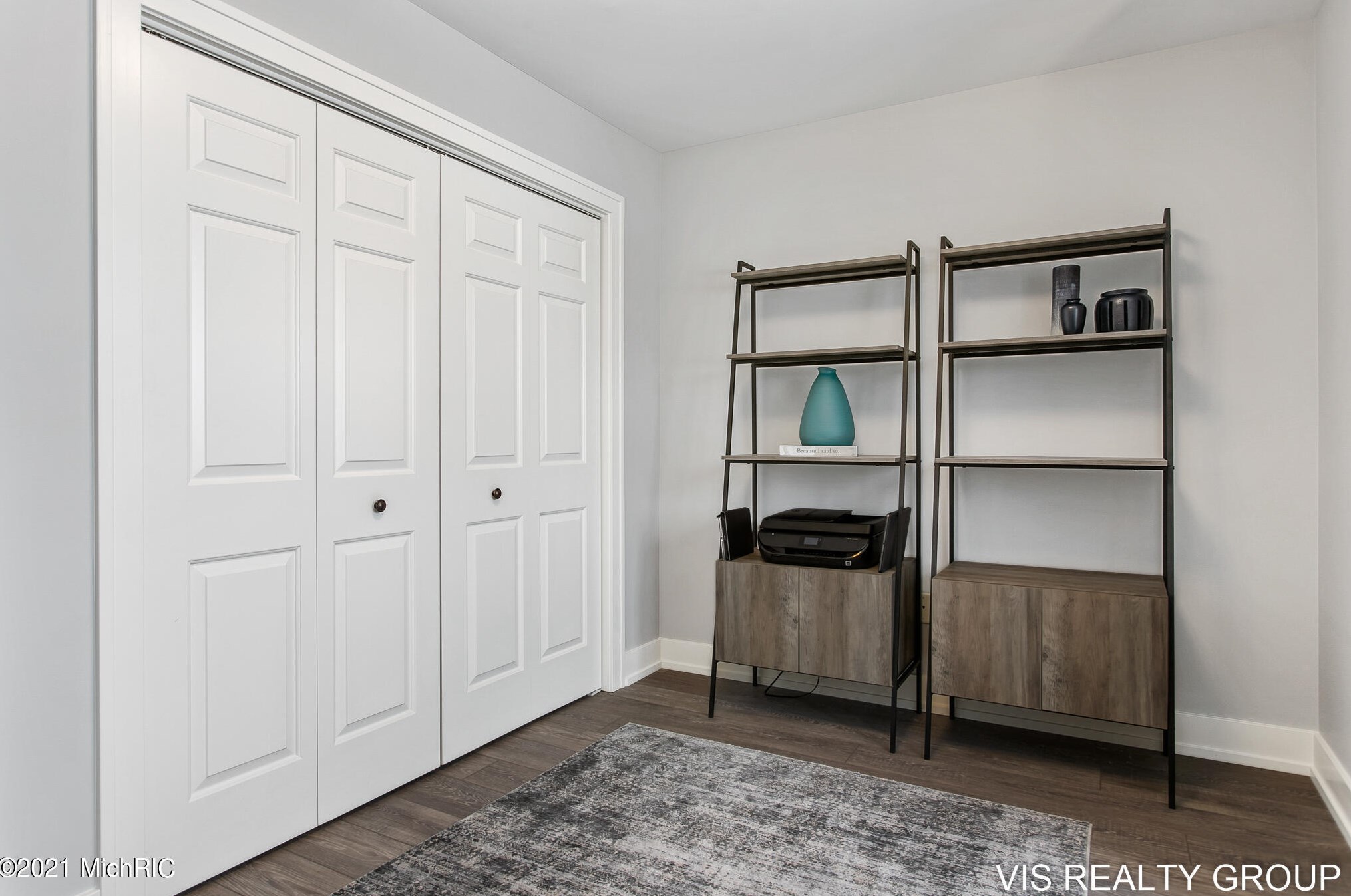 17525 Fruitport Rd, Spring Lake MI 49456-1879 exterior