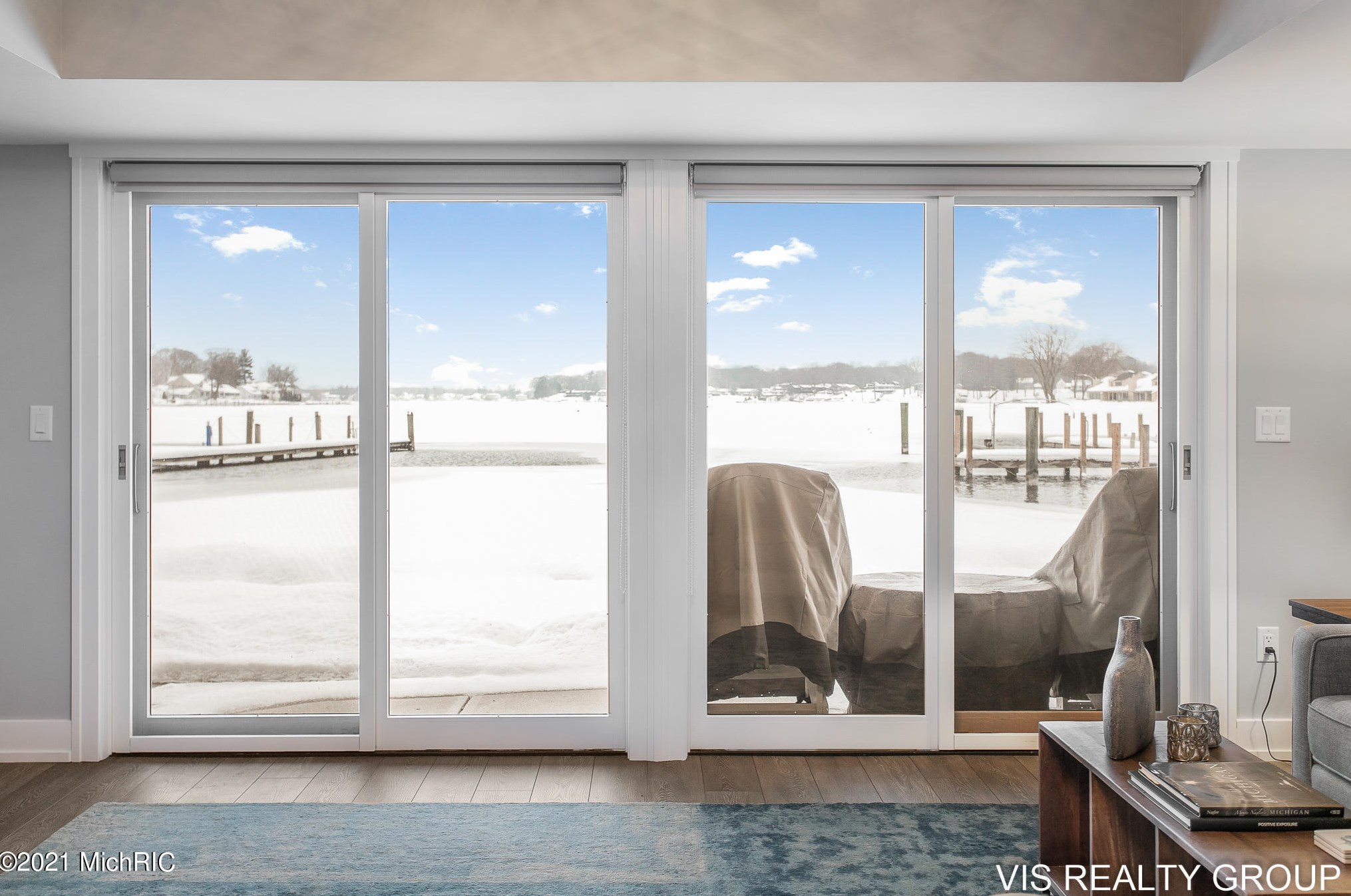 17525 Fruitport Rd, Spring Lake MI 49456-1879 exterior