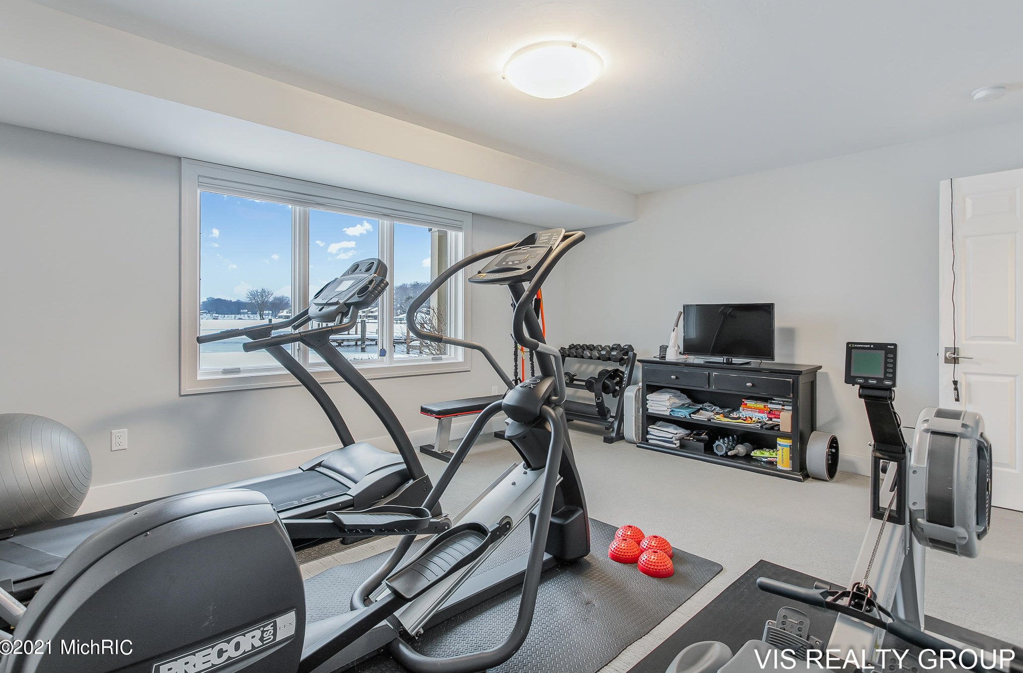 17525 Fruitport Rd, Spring Lake MI 49456-1879 exterior