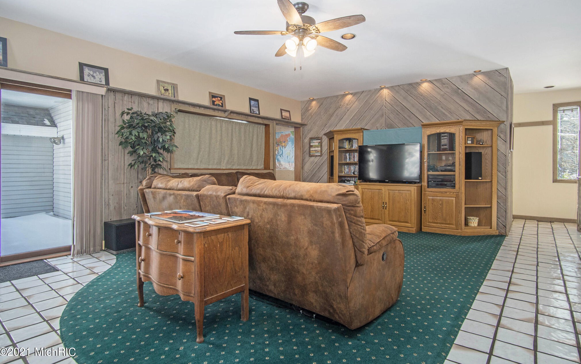 15657 Jennifer Ln, Spring Lake MI 49456-1125 exterior