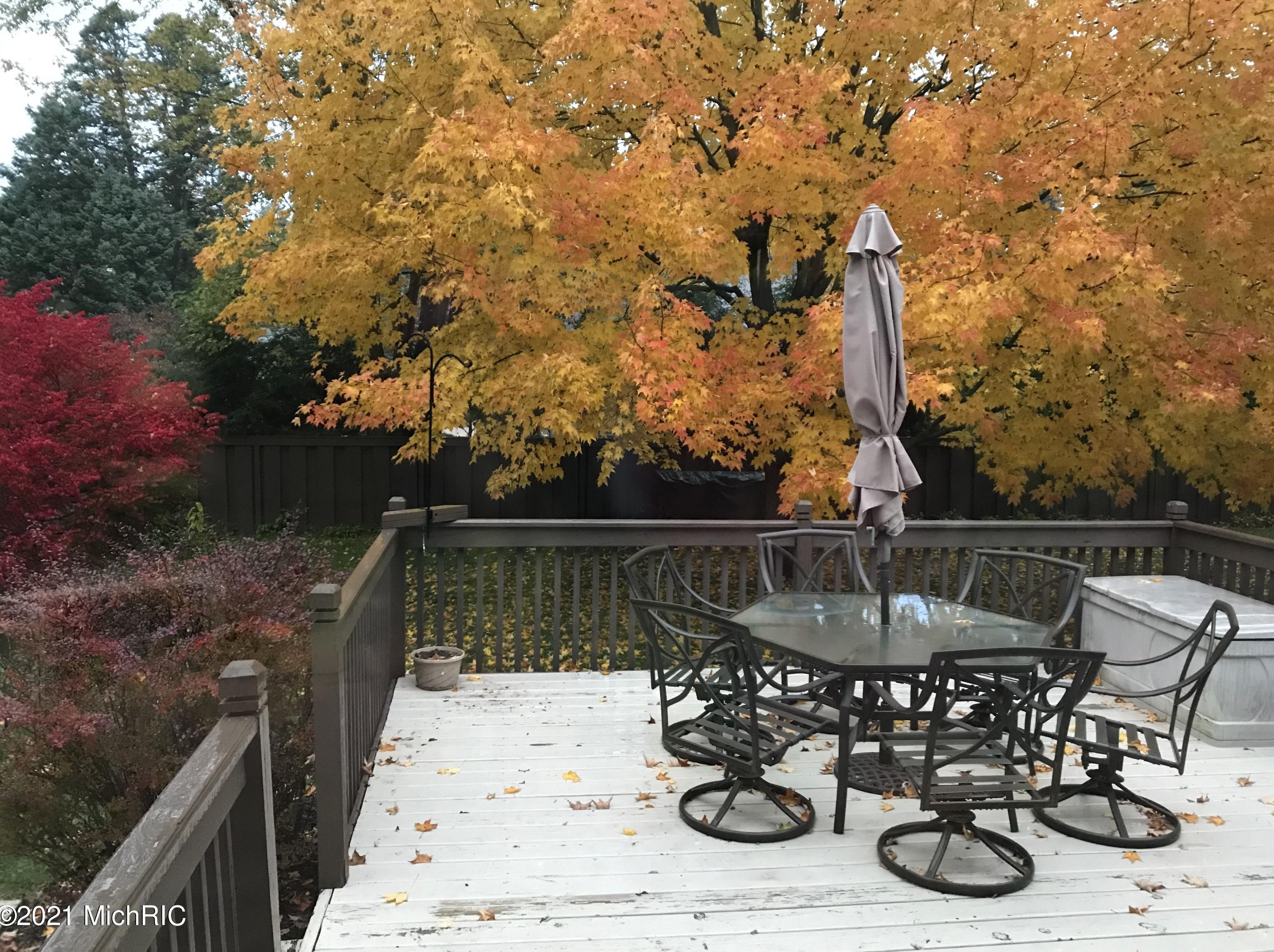 15657 Jennifer Ln, Spring Lake MI 49456-1125 exterior