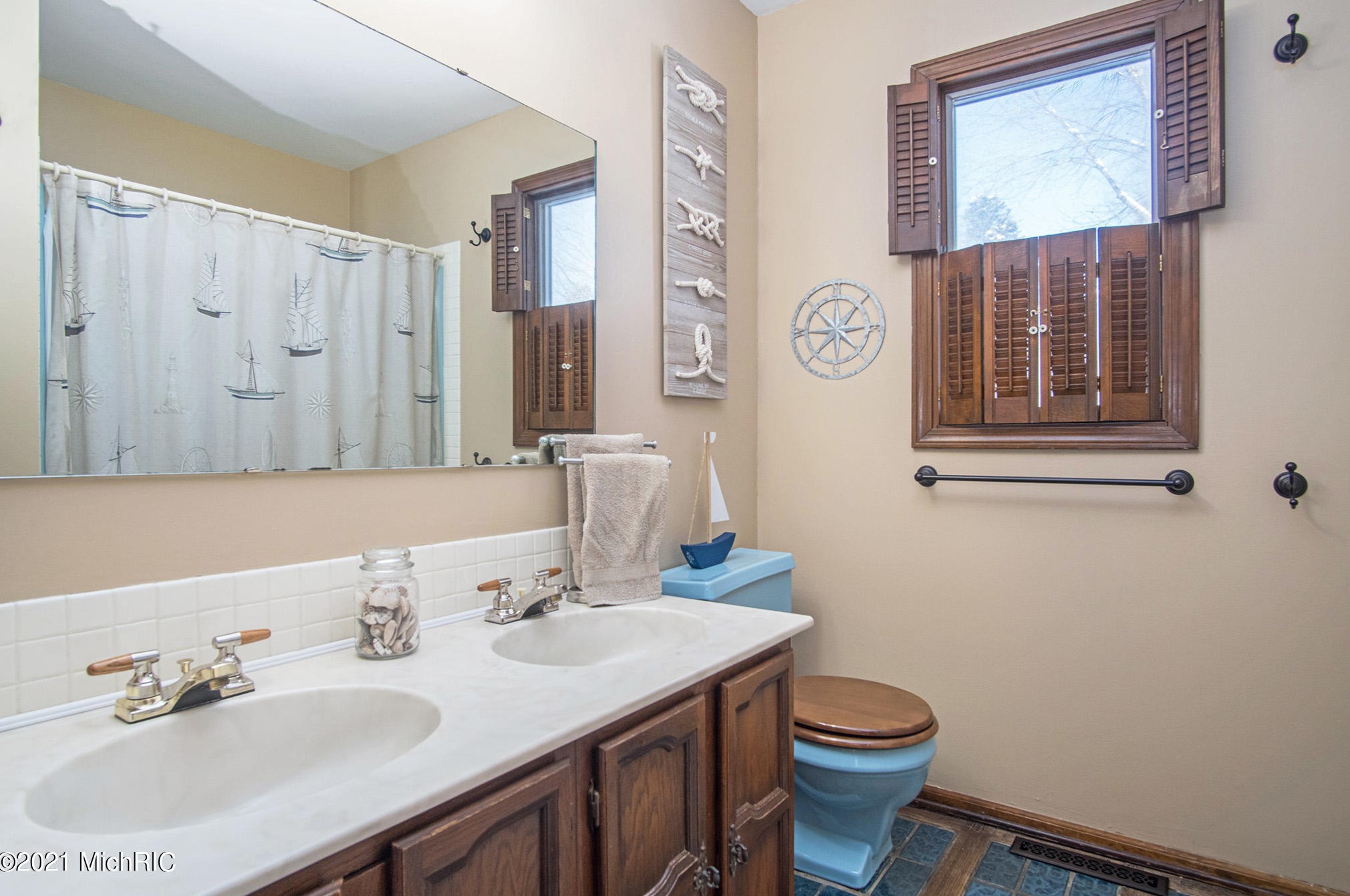 15657 Jennifer Ln, Spring Lake MI 49456-1125 exterior