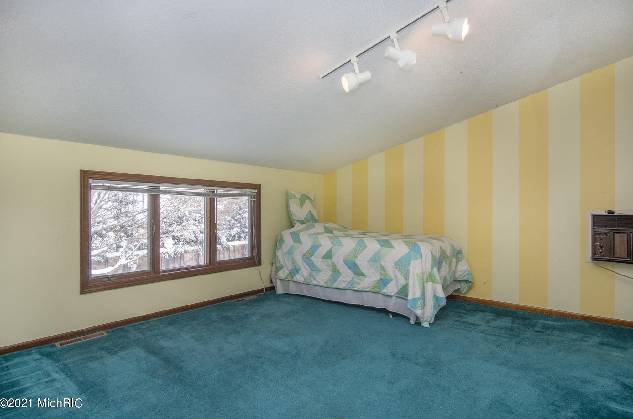 15657 Jennifer Ln, Spring Lake MI 49456-1125 exterior