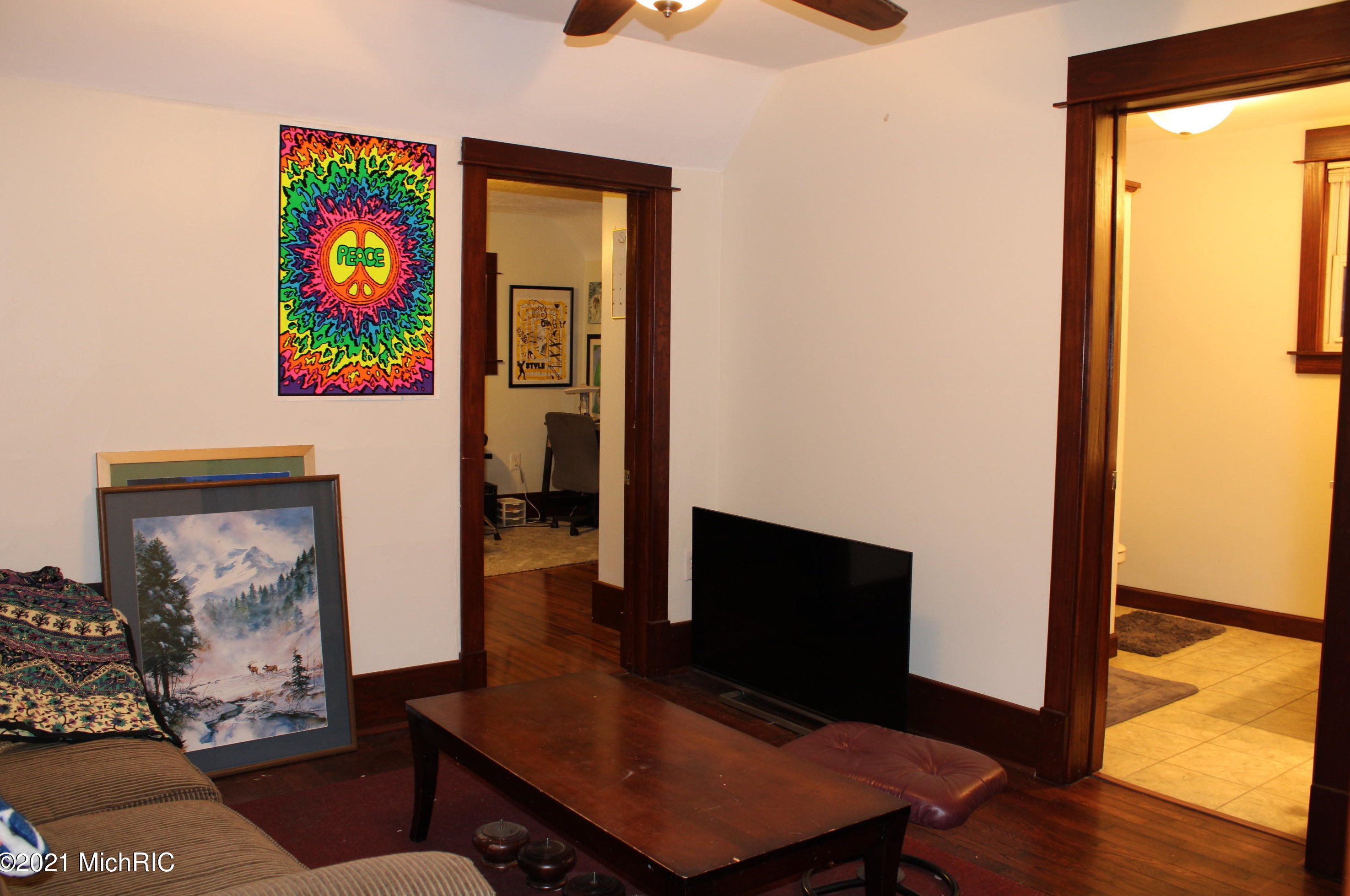 1053 Jackson St, Grand Rapids MI 49504-5481 exterior