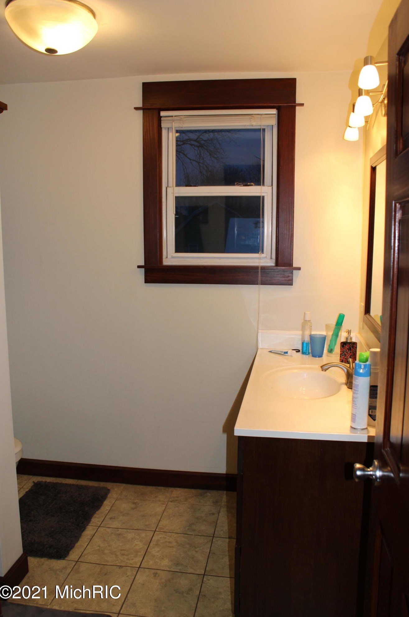 1053 Jackson St, Grand Rapids MI 49504-5481 exterior