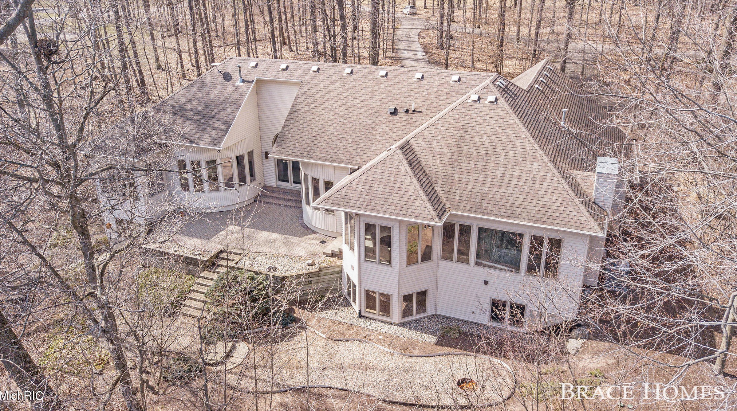 7205 60th St, Grand Rapids MI  49512-9611 exterior