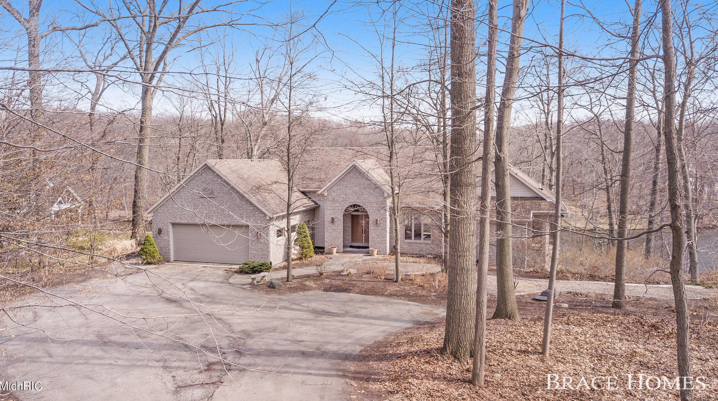 7205 60th St, Grand Rapids MI  49512-9611 exterior