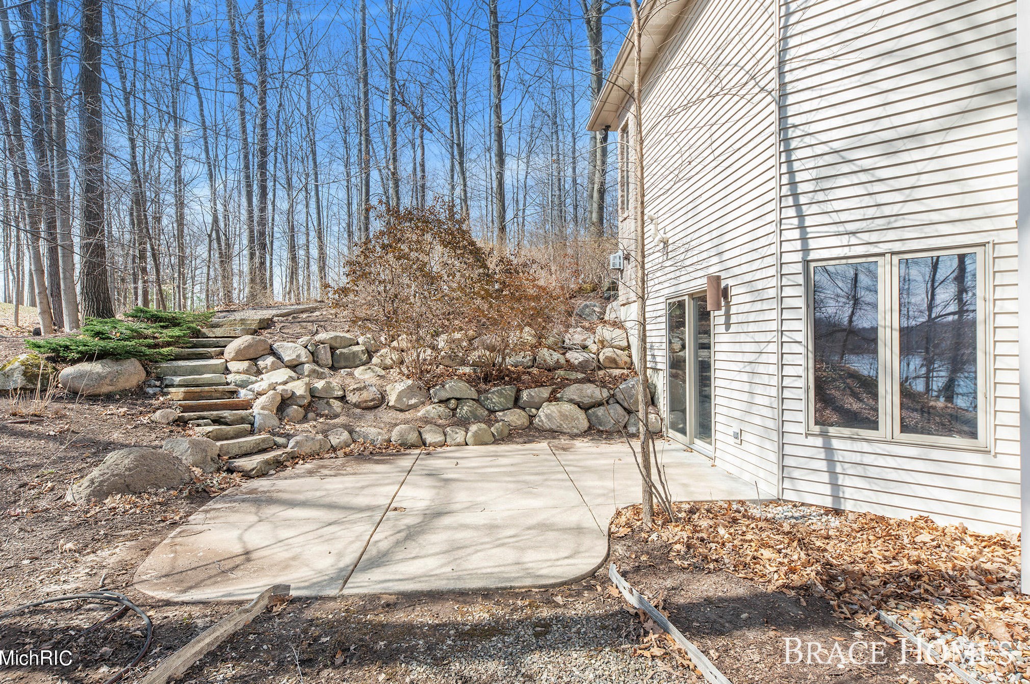 7205 60th St, Grand Rapids MI  49512-9611 exterior