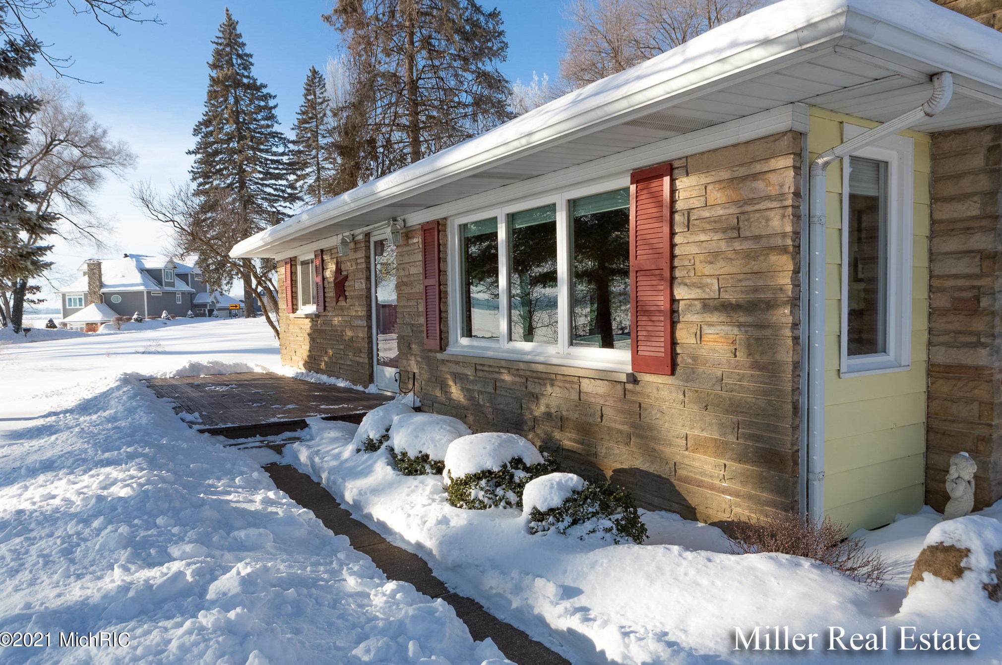 9042 M43, Delton MI 49046-9499 exterior