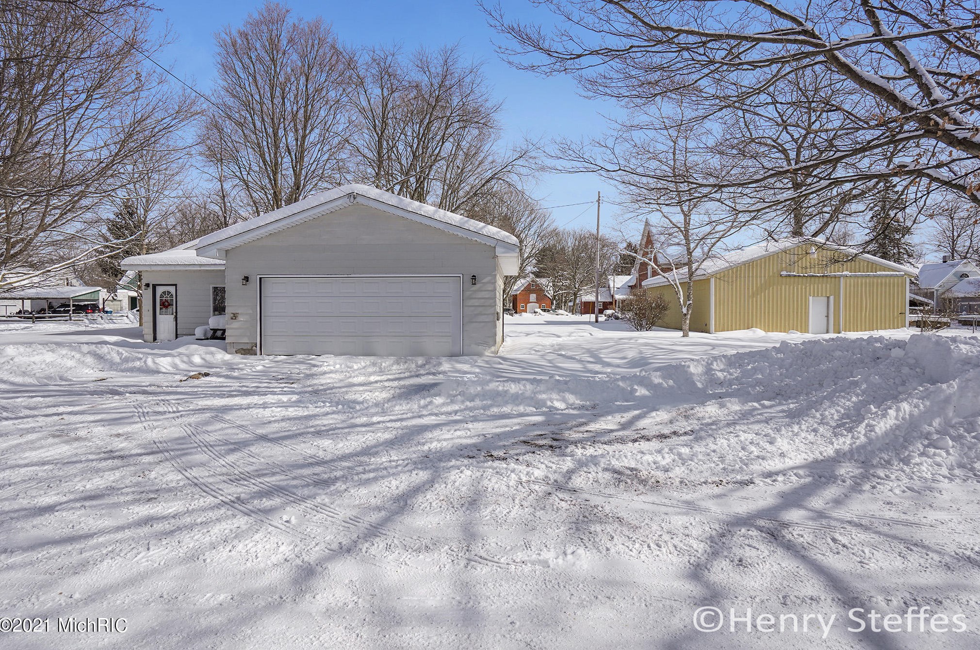 320 Baker St, Hopkins, MI 49328-9689