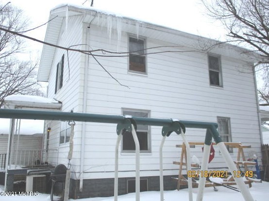 316 Emmons St, Niles MI 49120-2823 exterior